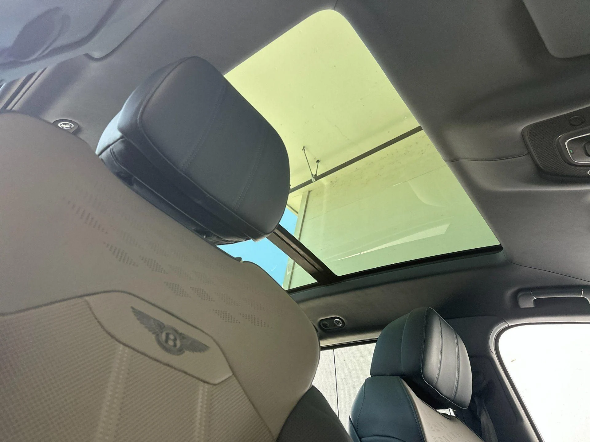 mph019_3618798472_New_2026_Bentley_Bentayga_EWB_1777641550_c96daf4915