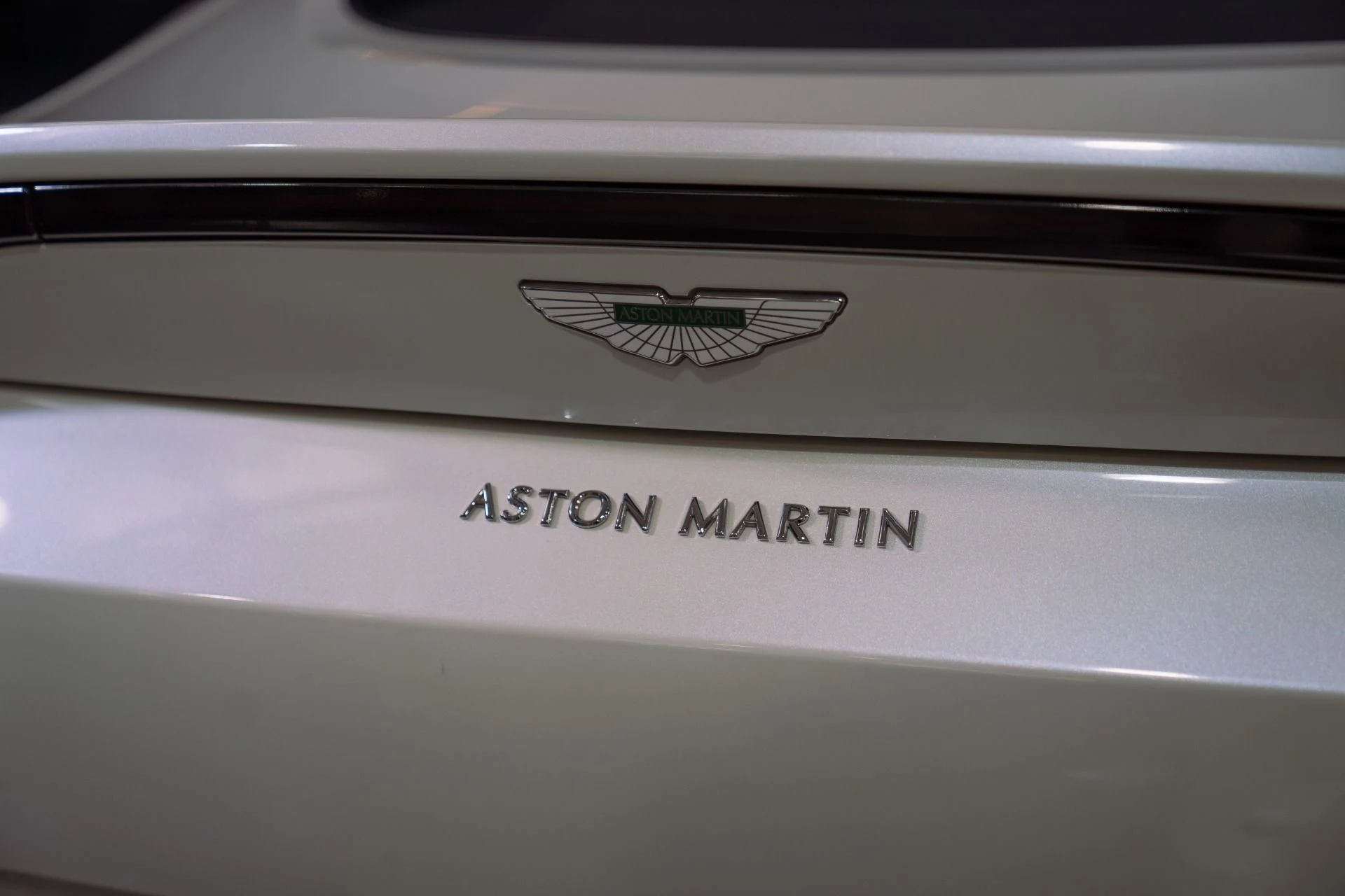 mph019_362101227_Used_2019_Aston_Martin_Vantage_1792797785_782ff0a096