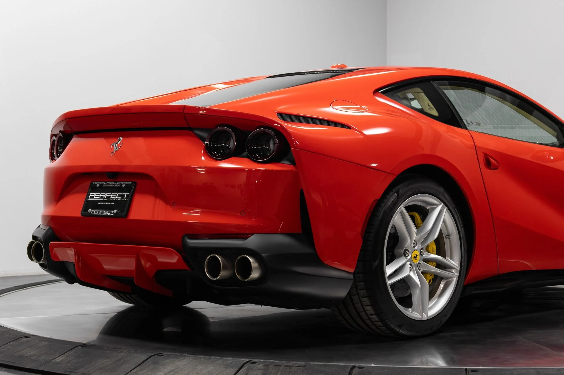 mph019_3638647548_Used_2018_Ferrari_812_Superfast_1763480061_8961b3e026