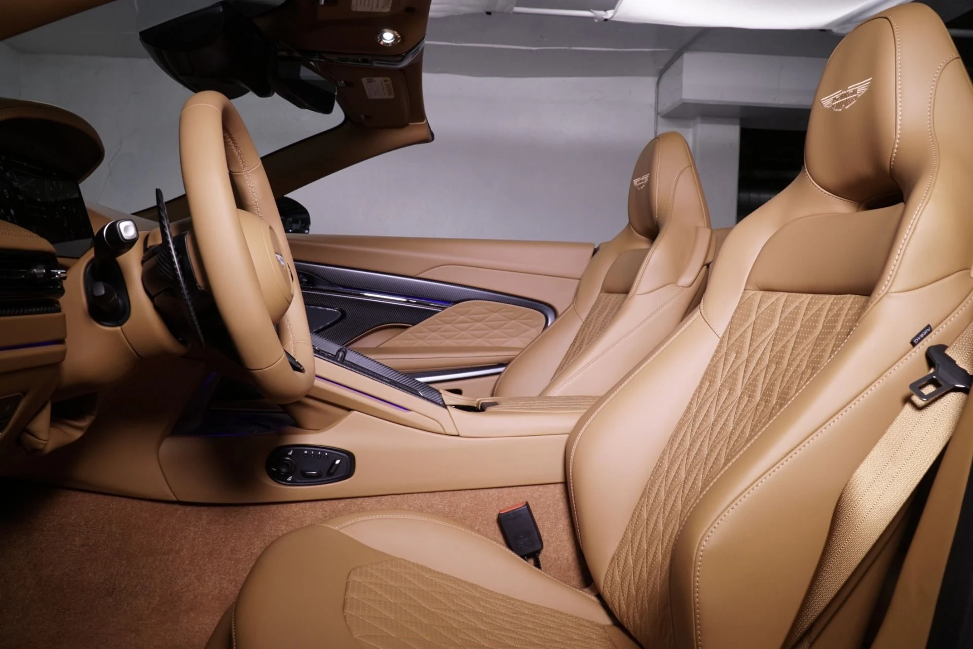 mph019_3642411943_New_2026_Aston_Martin_DB_12_Volante_Volante_1762323175_da6b85937c