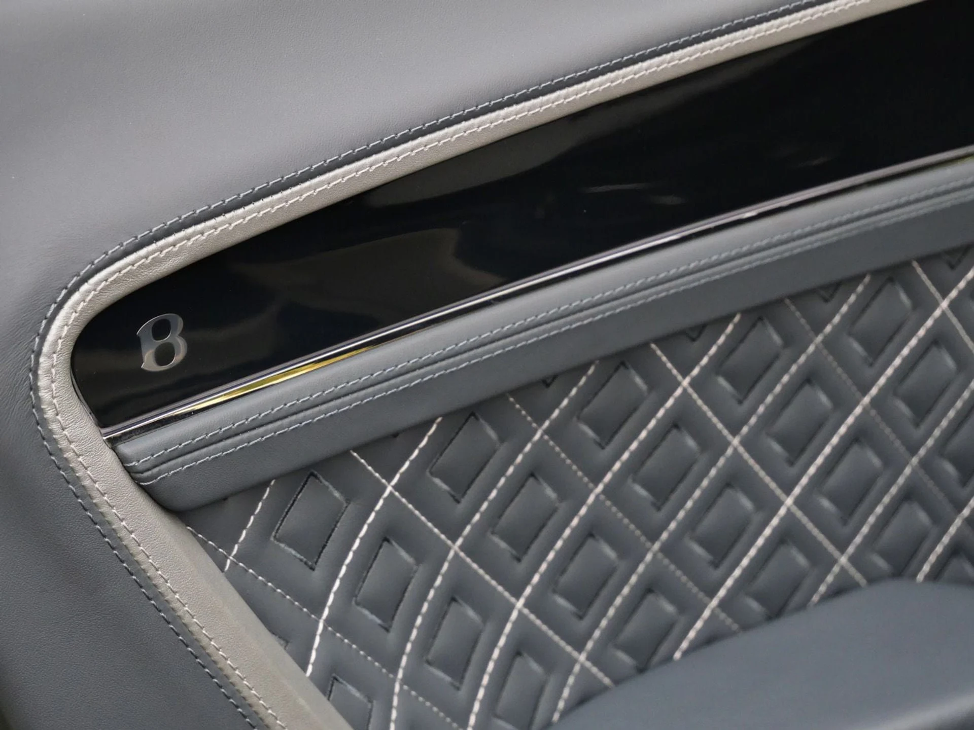 mph019_3643070345_b152597a5184fb84af7f5e3e6a774e51x_000b022f93