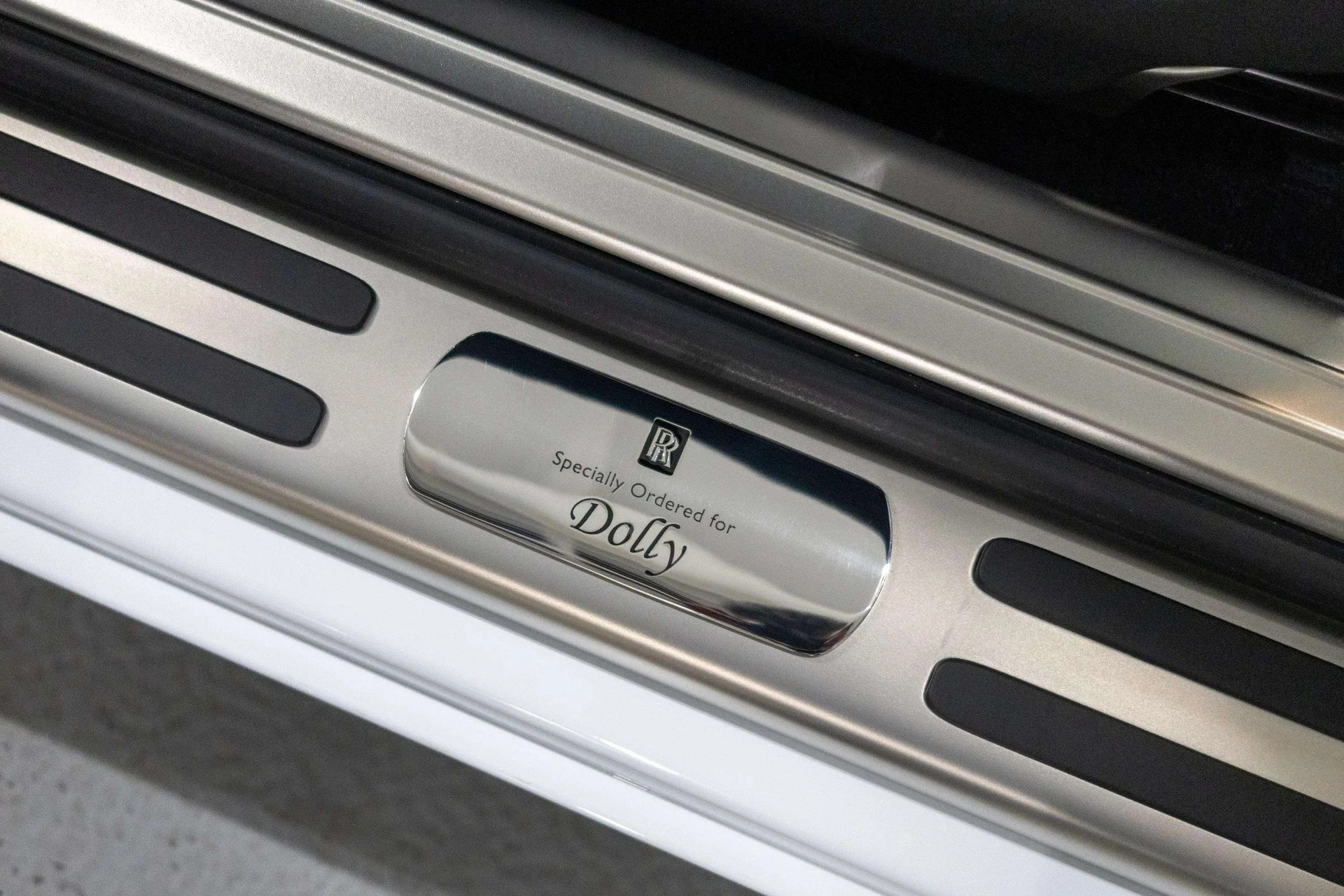 mph019_3646665511_1a174b22_581c_4a45_bf03_08e89474e270_201920_Rolls_Royce20_Wraith2028_SCA_665_C52_KUX_8724329_19_380dae011b