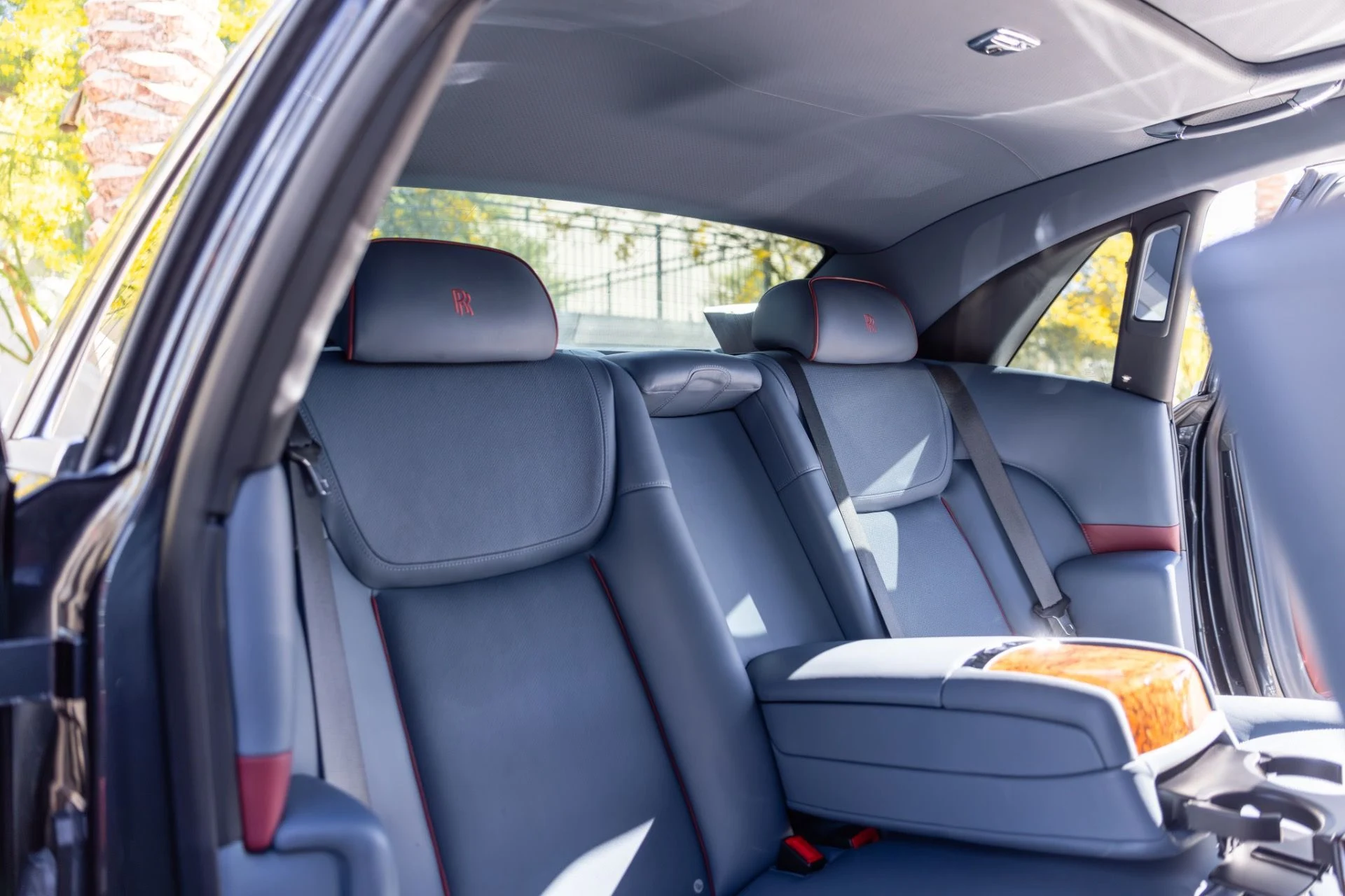 mph019_3649330953_Used_2017_Rolls_Royce_Ghost_1774727129_7148f6c298