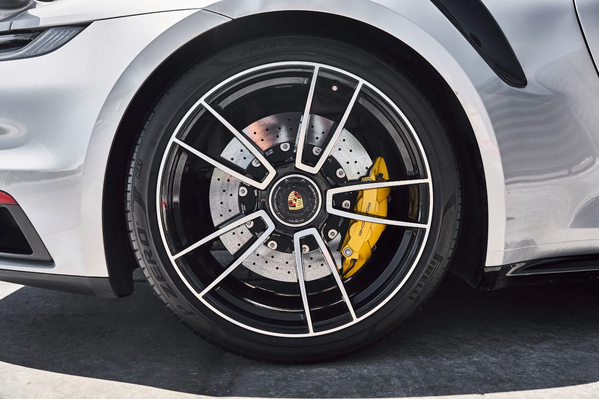 mph019_3652170331_Used_2021_Porsche_911_Turbo_S_1780968319_5dc8c4cd92