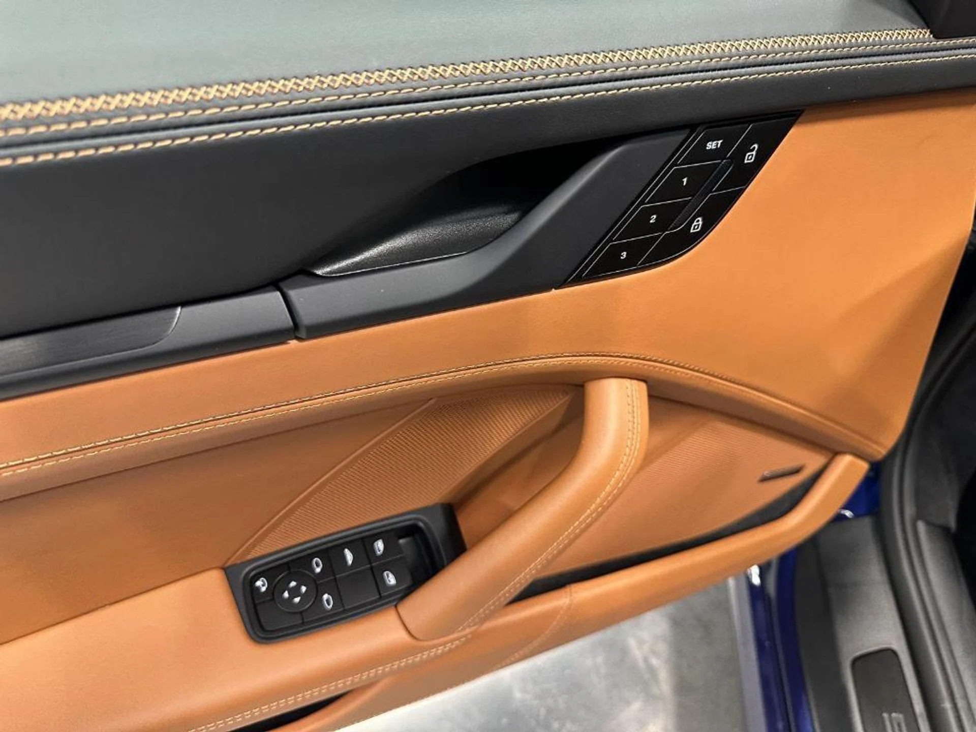 mph019_3658243764_rp_E4s_J_l_GYMNG_Vj27dh_W9_G_Xx1_BM_8d61e97b3c