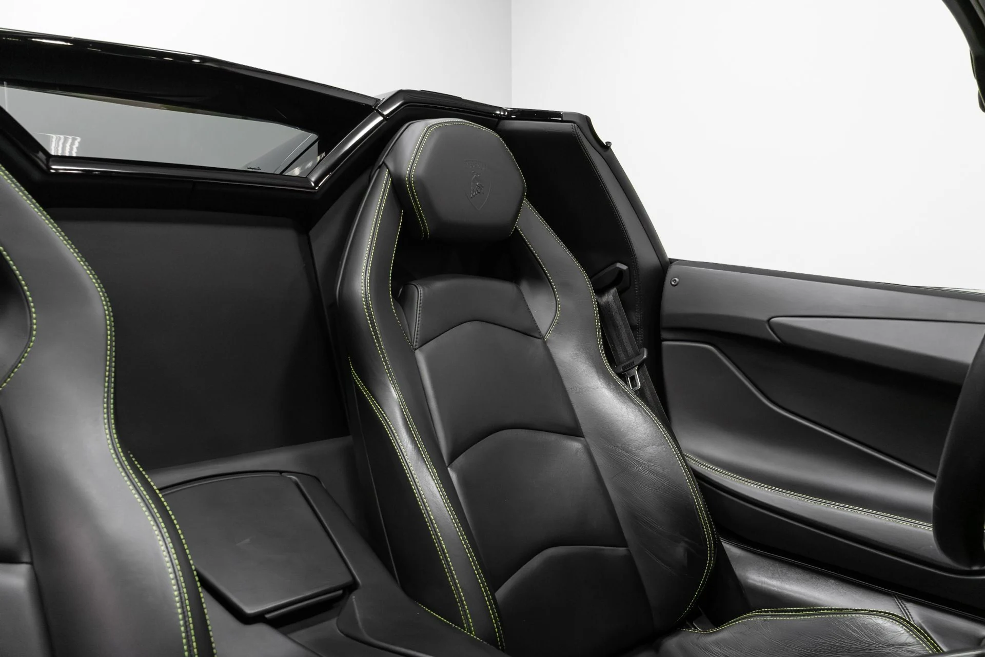 mph019_3666653066_Used_2015_Lamborghini_Aventador_LP_700_4_1770952947_c7033f89ab