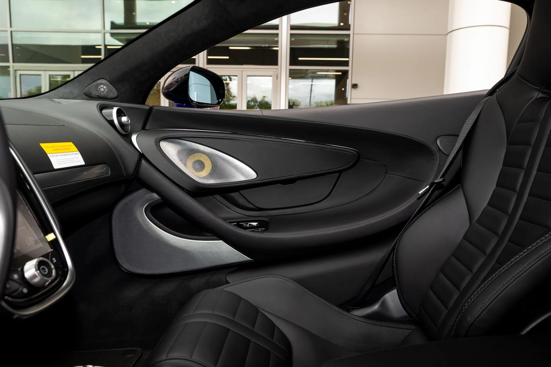 mph019_3667267158_555_p20_l_6391319848