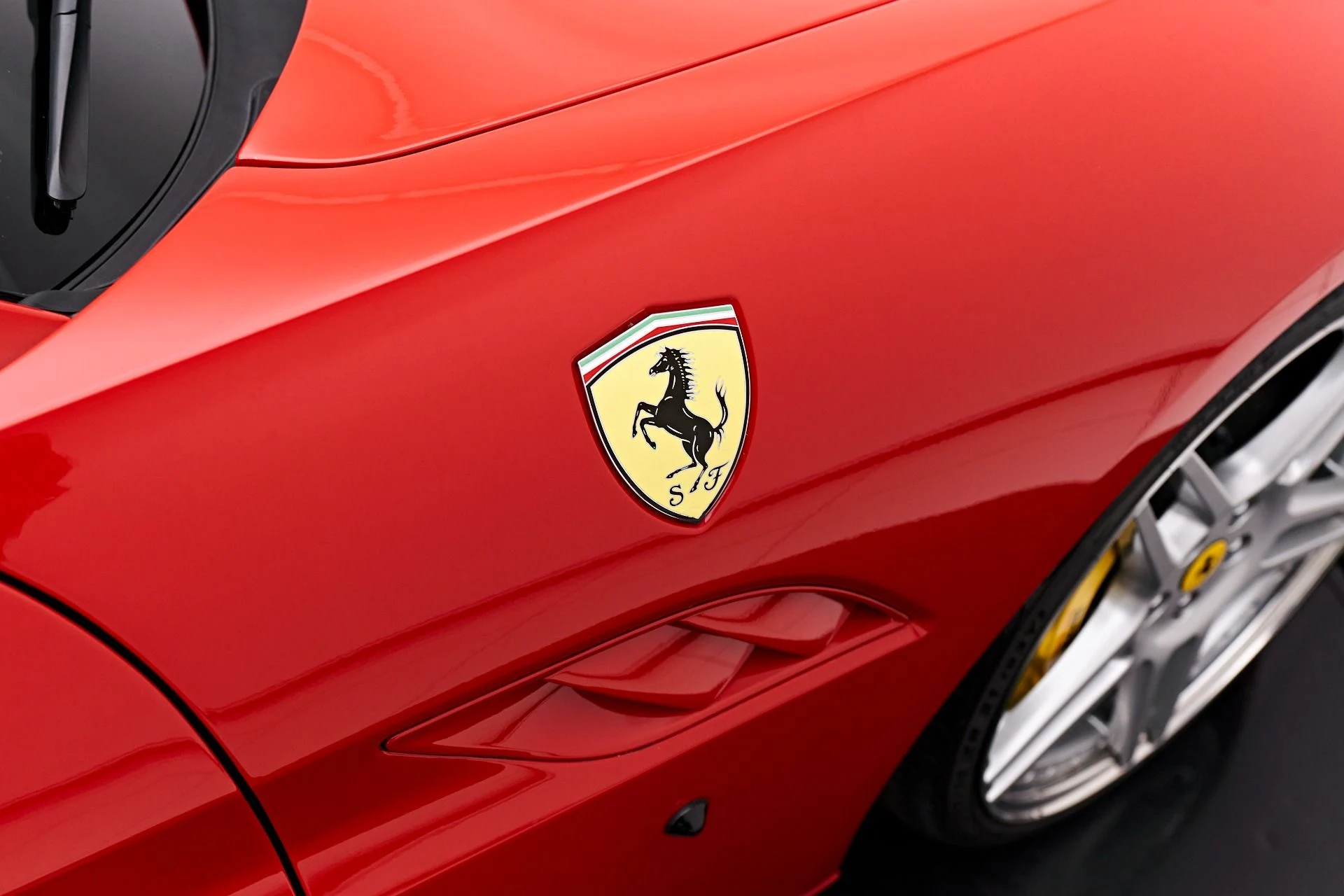 mph019_3669373872_Used_2011_Ferrari_California_Base_1702954025_b430be72b0