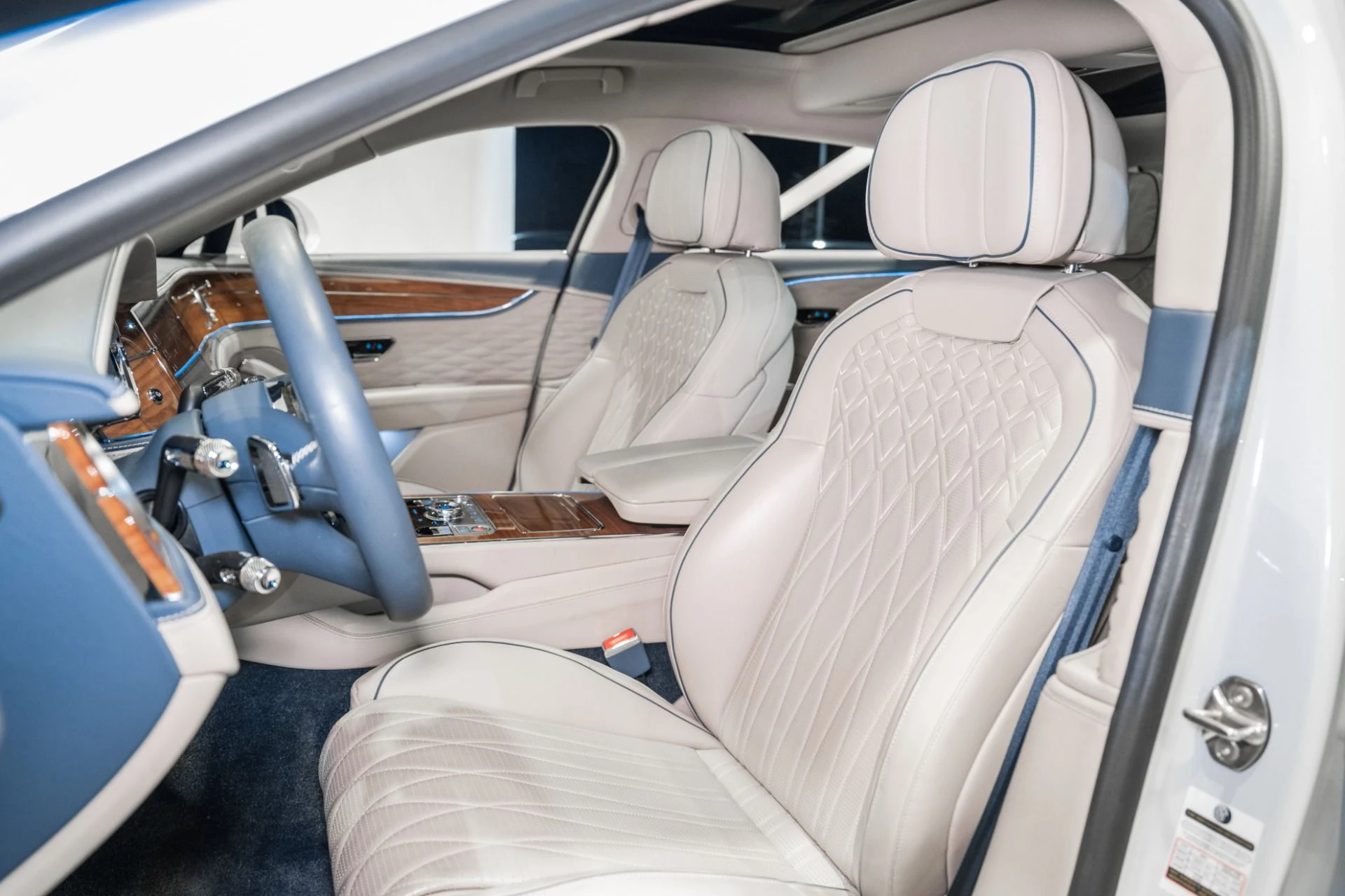 mph019_3670489500_Used_2023_Bentley_Flying_Spur_1772469545_b8bef60c47