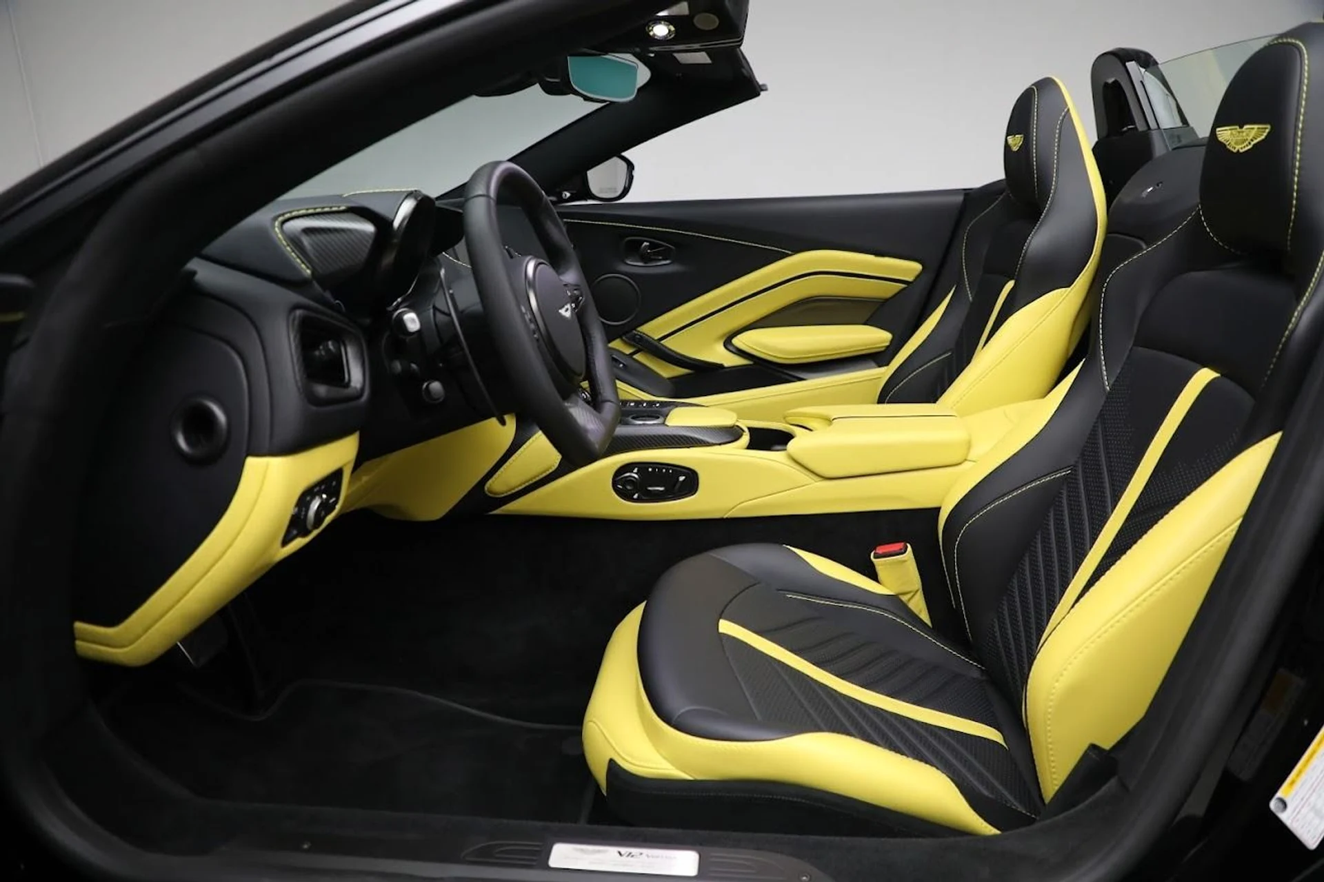 mph019_3671642814_Used_2023_Aston_Martin_Vantage_V12_1687444724_c1e8e7ca45