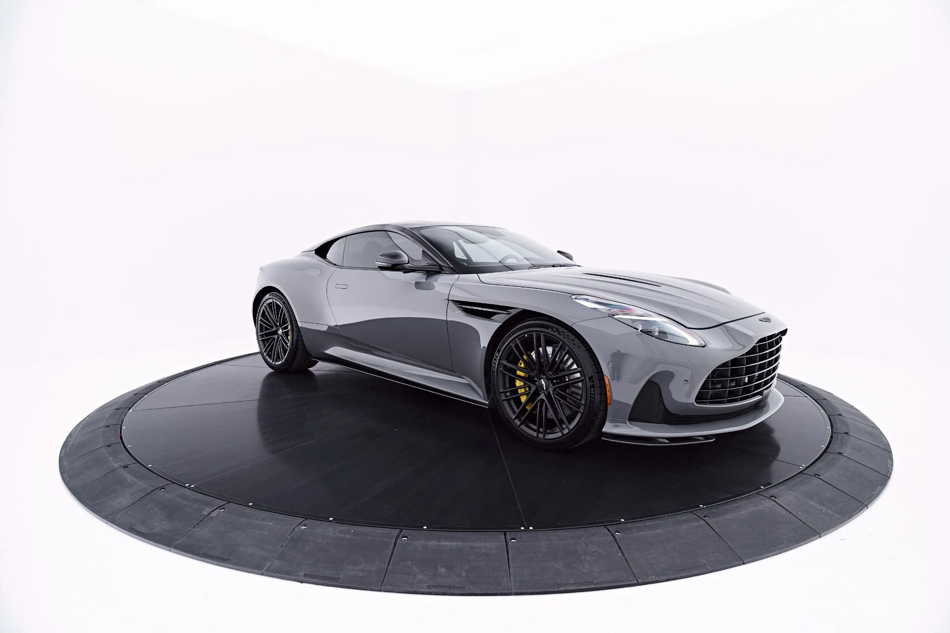 mph019_3672828_Used_2024_Aston_Martin_DB_12_1781813780_6a9f19197a