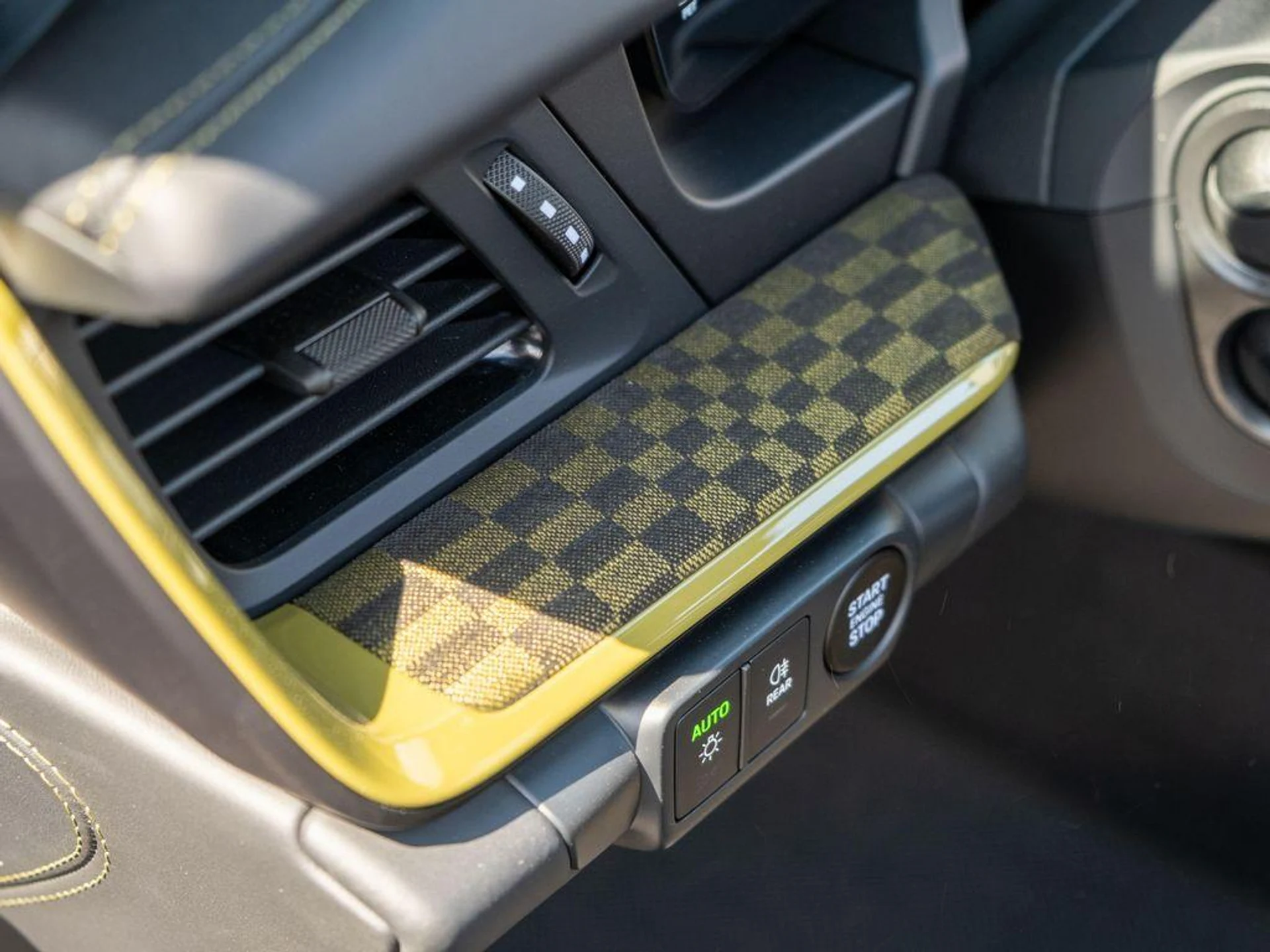 mph019_3673630658_z_K4x_Q5o_Xox_Q_Xyb_Aa_P_Qol_Gz_F_Vo_YI_0c11d06346