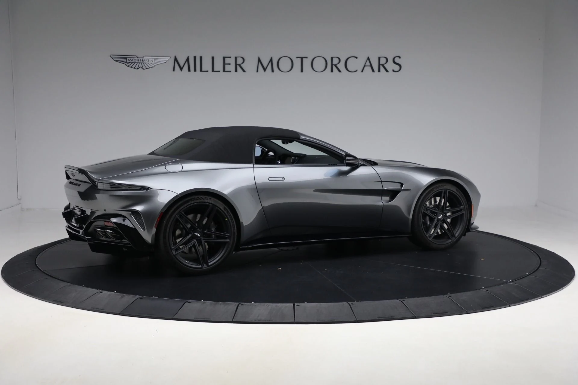 mph019_3673997638_New_2026_Aston_Martin_Vantage_Roadster_17b6ea469f
