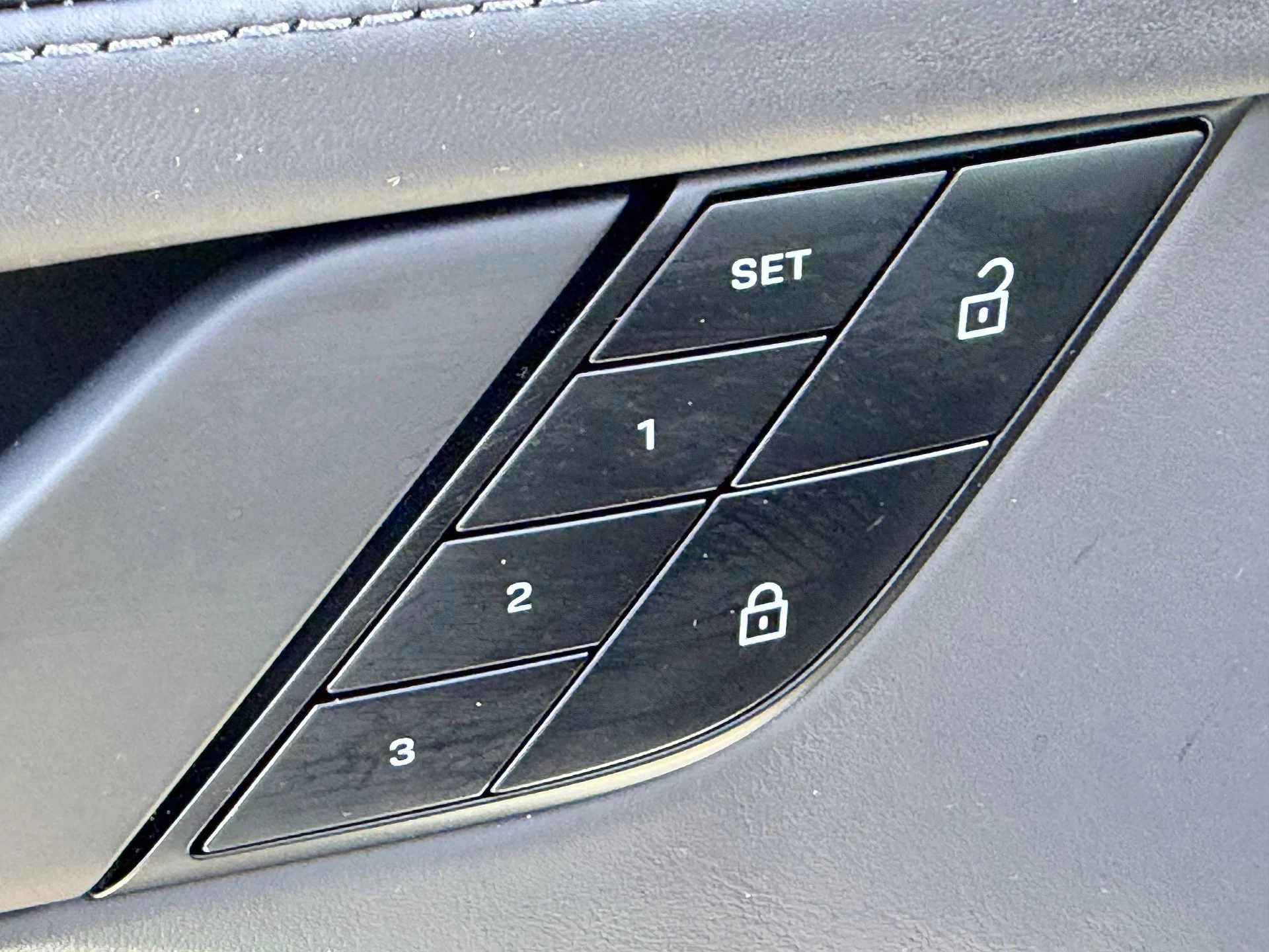 mph019_3683519355_4d2e8aefe6eb3e45903618e282f442b9x_068bf0cbae