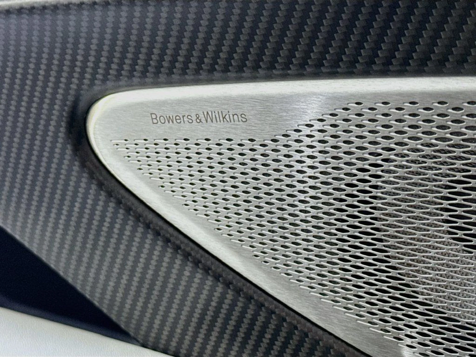 mph019_3685069890_new_2026_aston_martin_db12_volante_11350_23082911_19_1024_b12371af17