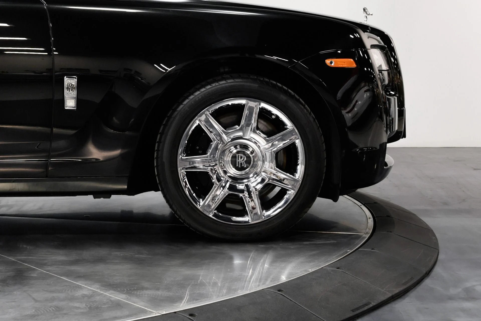 mph019_3689588150_Used_2011_Rolls_Royce_Ghost_Base_1762877304_c6fa2f058d