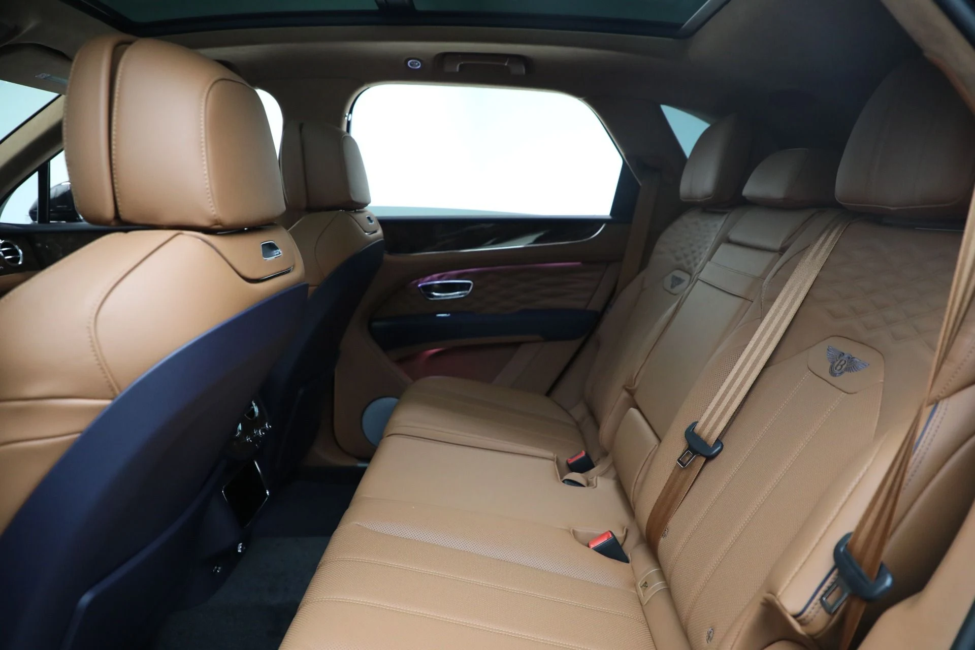 mph019_3691397637_New_2025_Bentley_Bentayga_Azure_V8_1762363211_525ece331c