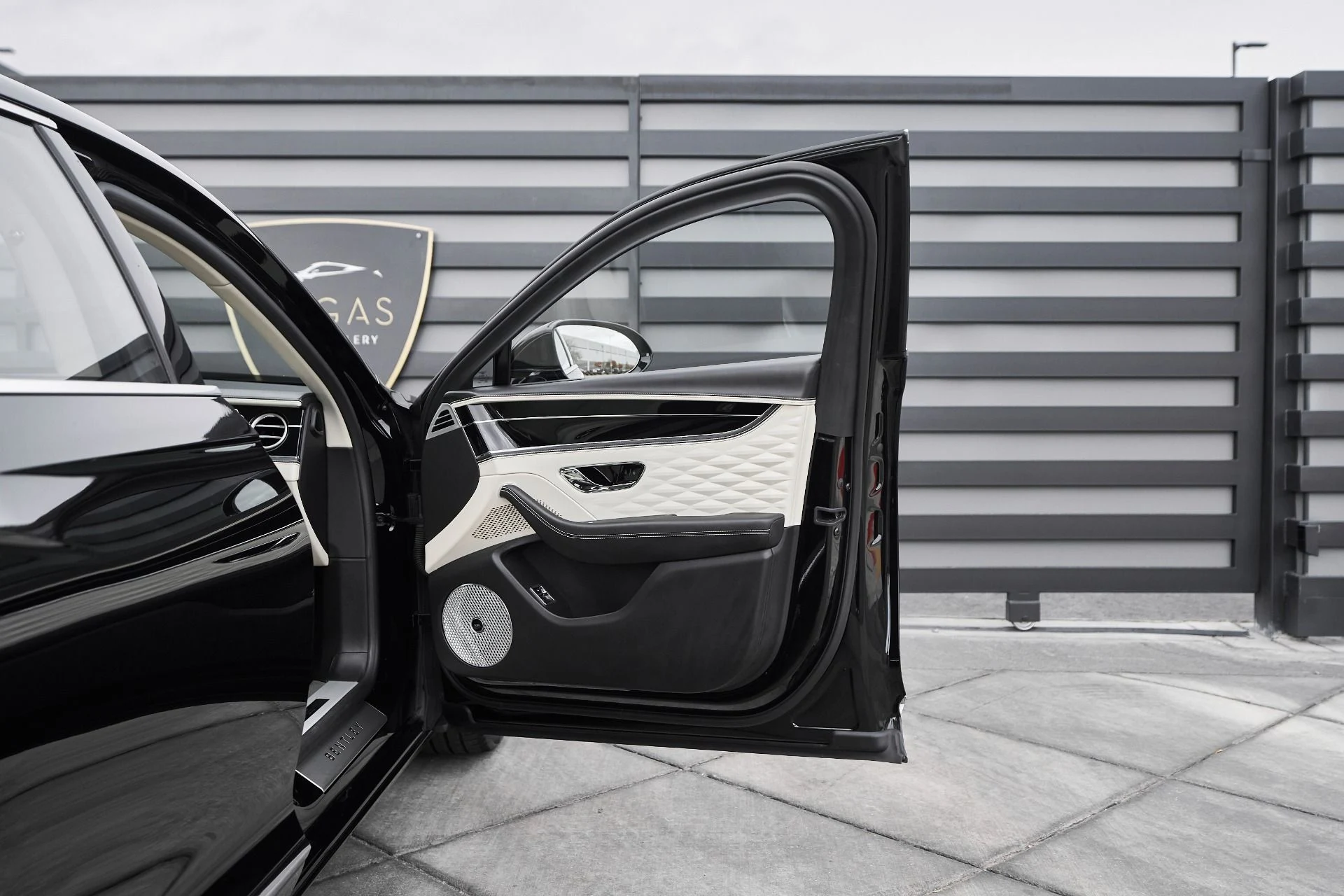 mph019_3700614477_Used_2022_Bentley_Flying_Spur_V8_1763502786_656a859e21