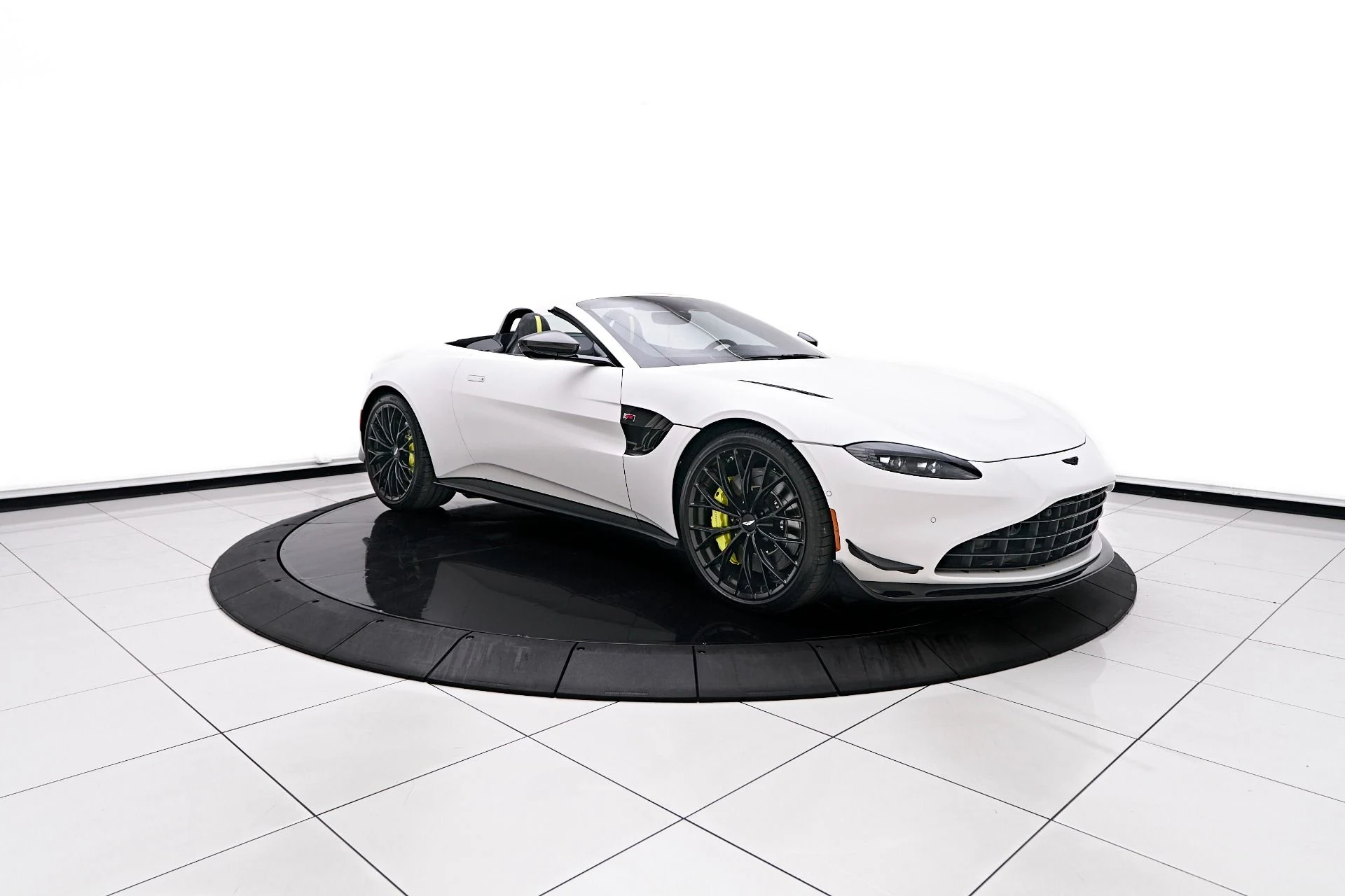 mph019_3703243854_Used_2023_Aston_Martin_Vantage_F1_Edition_1754013179_7a66fb1d16