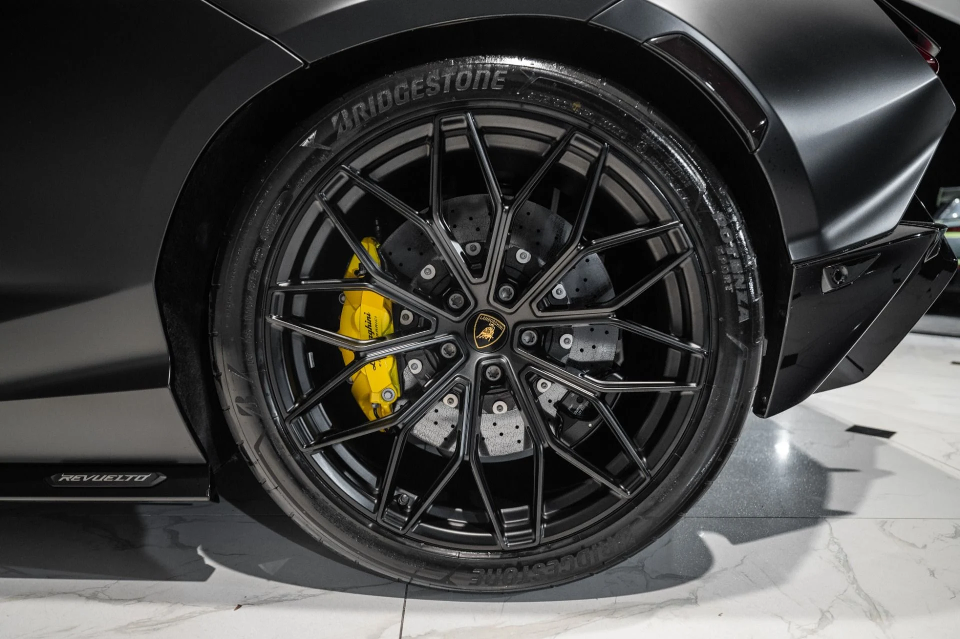 mph019_371139881_Used_2024_Lamborghini_Revuelto_1761662610_1f50fc1d1a