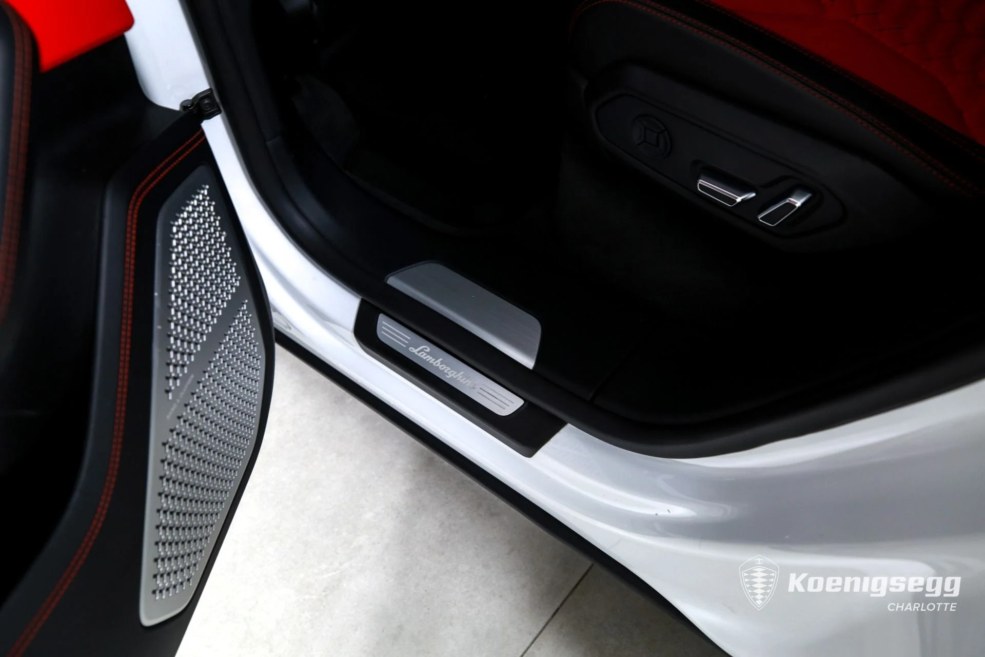 mph019_3711650292_Used_2019_Lamborghini_Urus_1760976119_fd3b6ed2c3