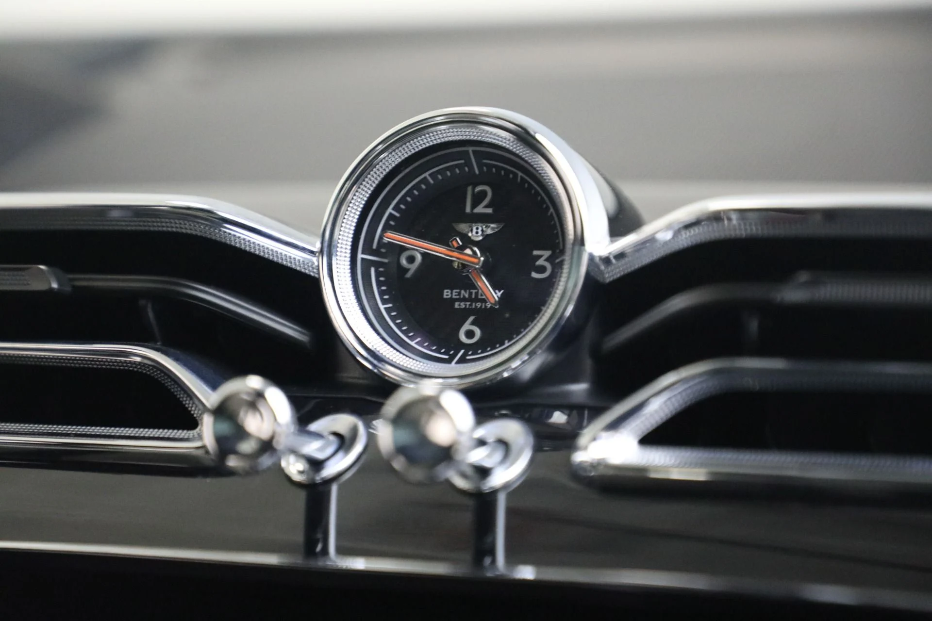 mph019_3714559984_Used_2023_Bentley_Bentayga_V8_1770079262_76e58ddf77