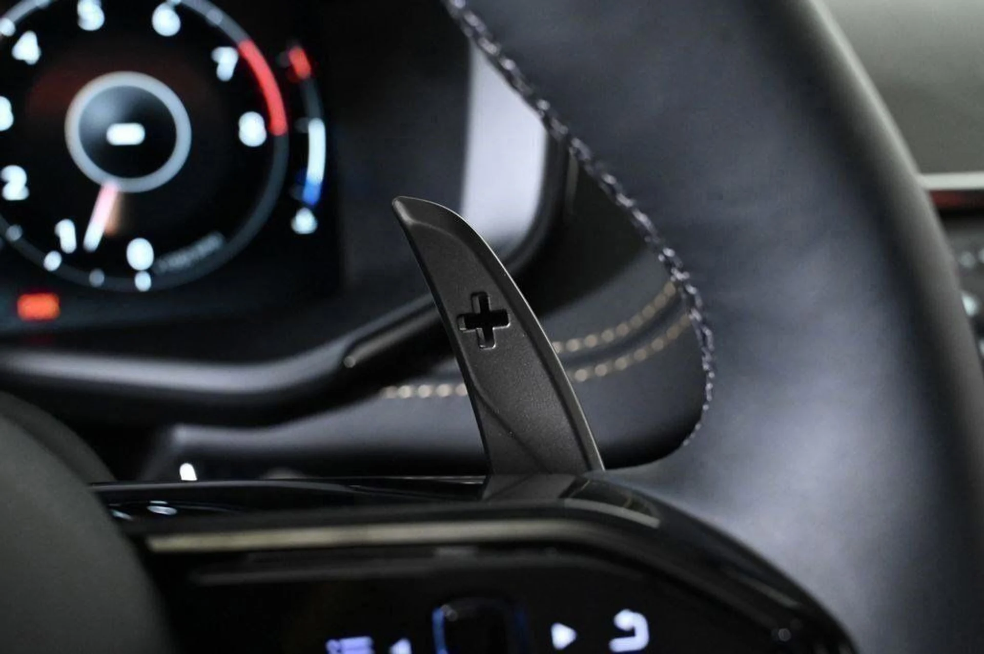 mph019_3716869268_new_2025_aston_martin_dbx_707awd_11350_22854858_19_1024_a0e1eb9f87