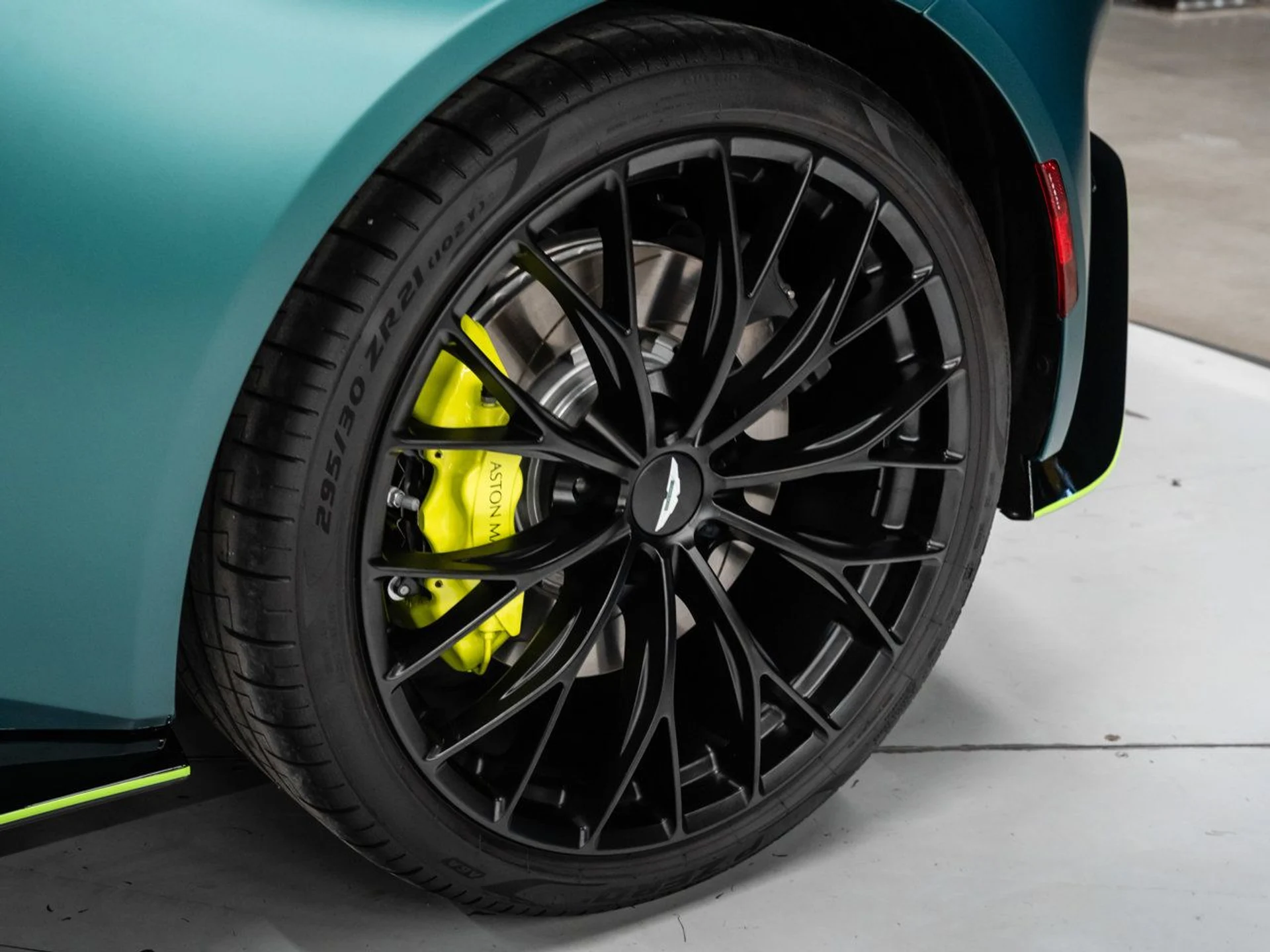 mph019_3719196714_aston_martin_vantage_2023_61d3647488