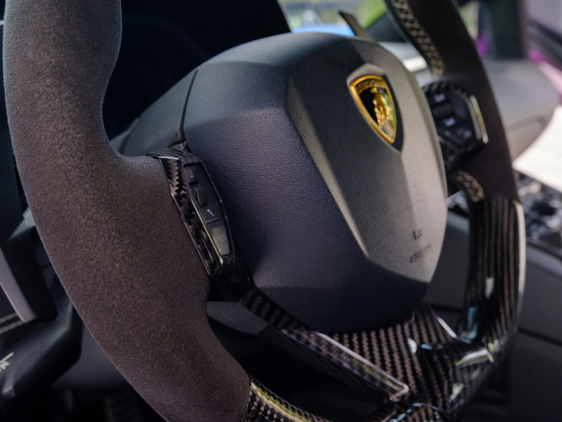 mph019_3720992455_Used_2018_Lamborghini_Aventador_S_1778520653_2bdcaa95ae