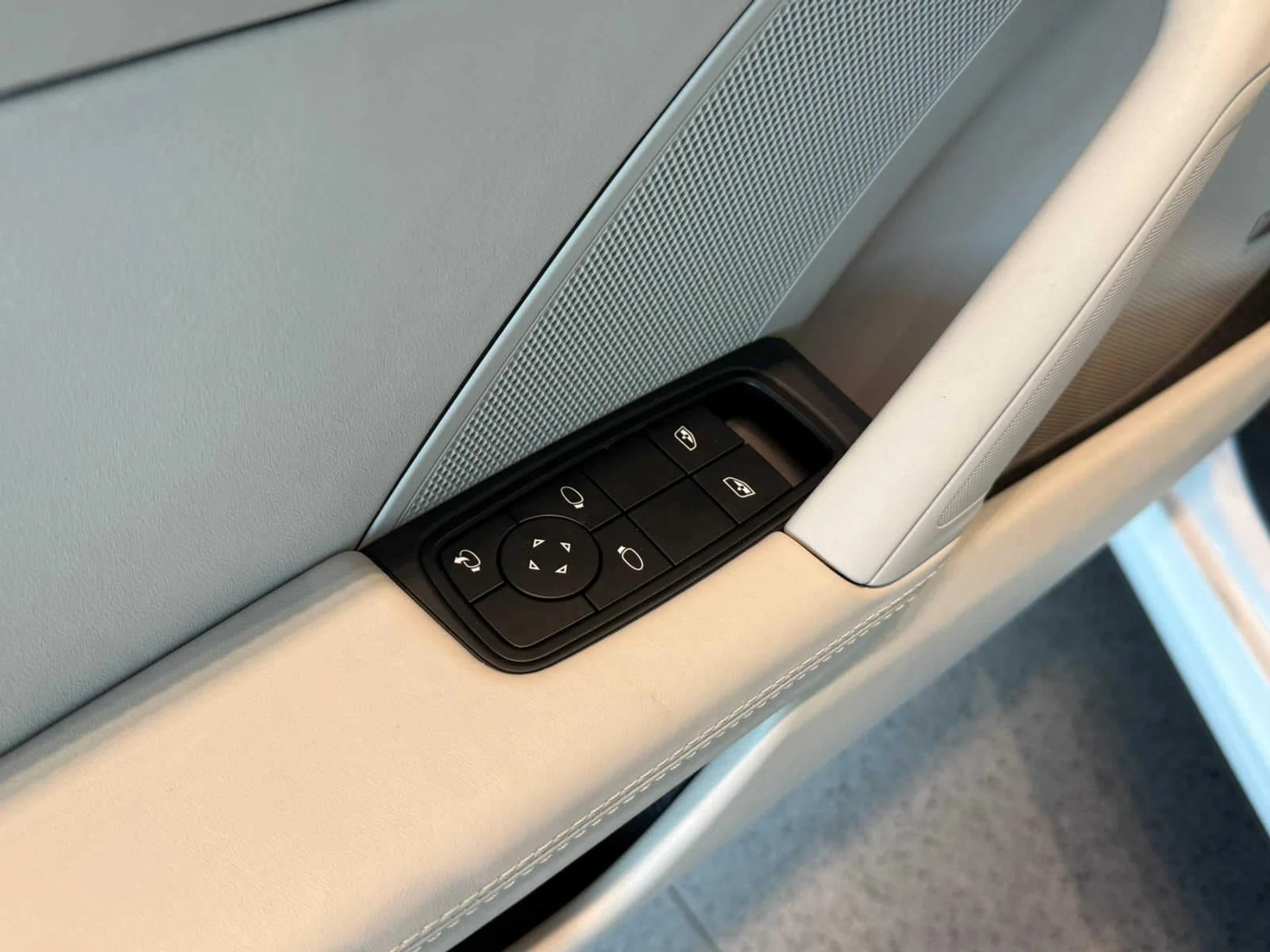 mph019_3736465295_92bc33ffee65f445d6a4e556605b96b1x_658cd56d61