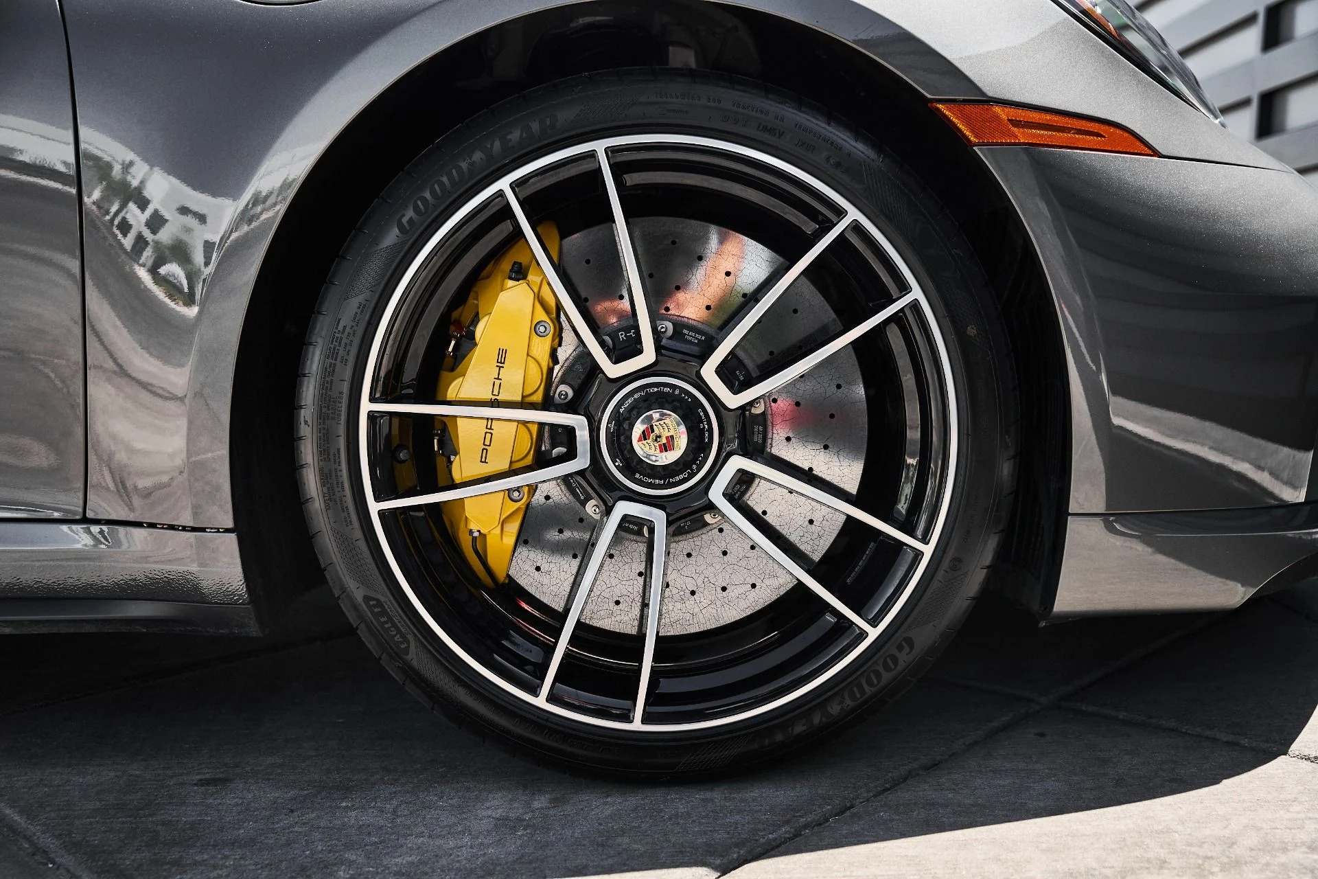mph019_3741142232_Used_2021_Porsche_911_Turbo_S_1781810372_55ec6458a9