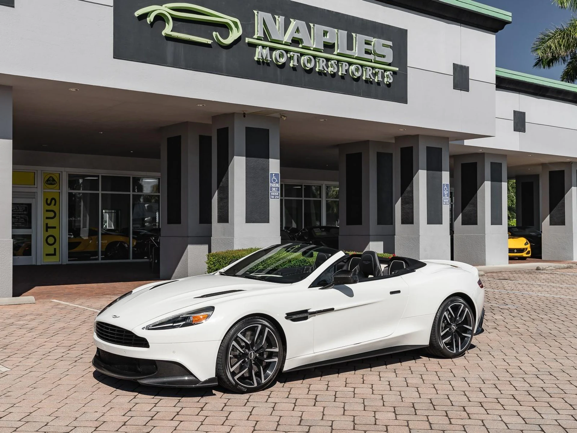 mph019_3744389788_Used_2018_Aston_Martin_Vanquish_S_1759353662_164d2b4164