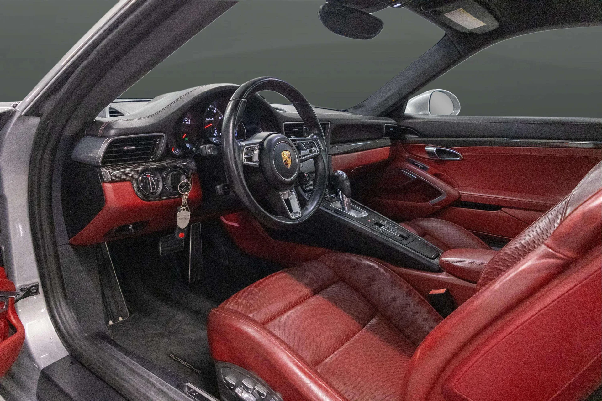 mph019_3754328068_39809768_ba0c_4ce7_9f71_df1c7d9ec7b6_201720_Porsche2091120_Turbo20_S2028_WP_0_AD_2_A93_HS_16640329_20_e68c547c2b