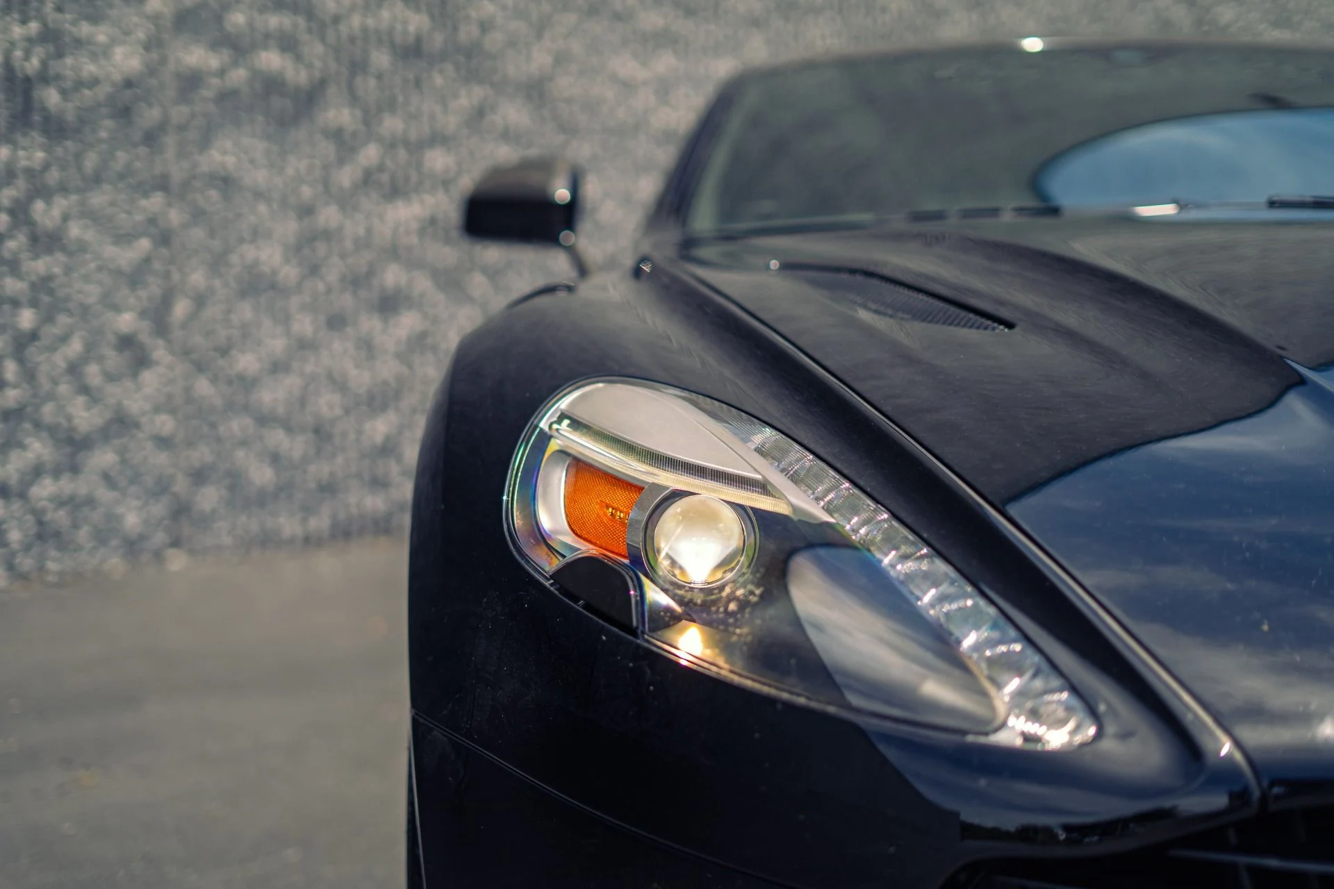 mph019_3754973308_Used_2014_Aston_Martin_Vanquish_Carbon_Exterior_Package_1783458978_671efae340