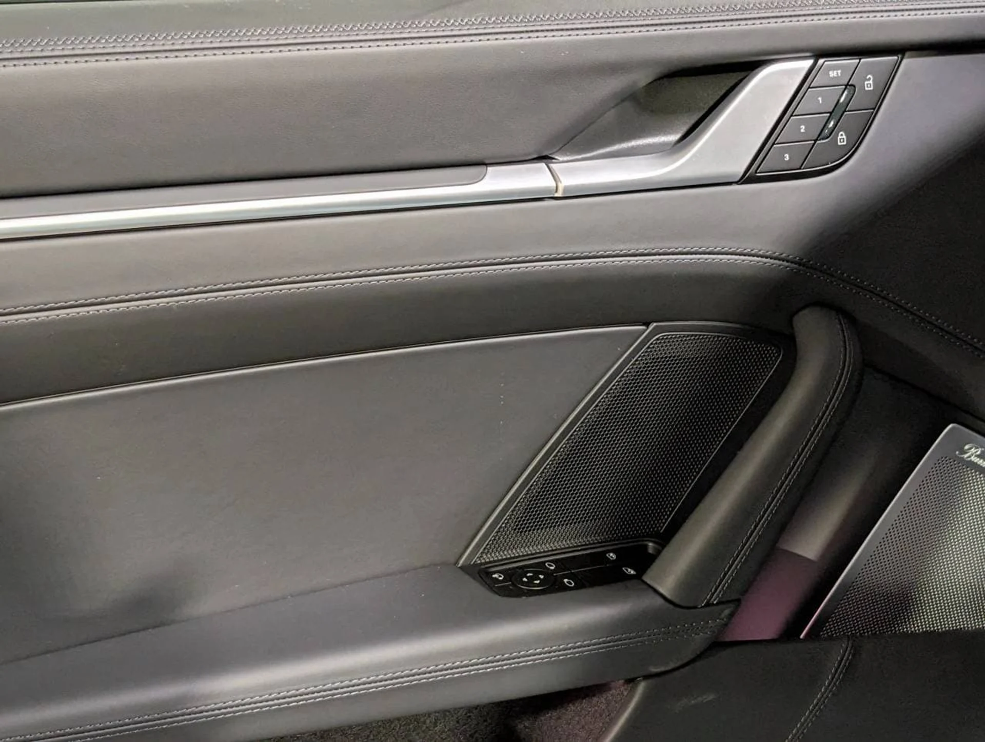 mph019_3766397509_7db619c3fd789abc9a38cb04f6e0a3e3x_bcdbb200fd