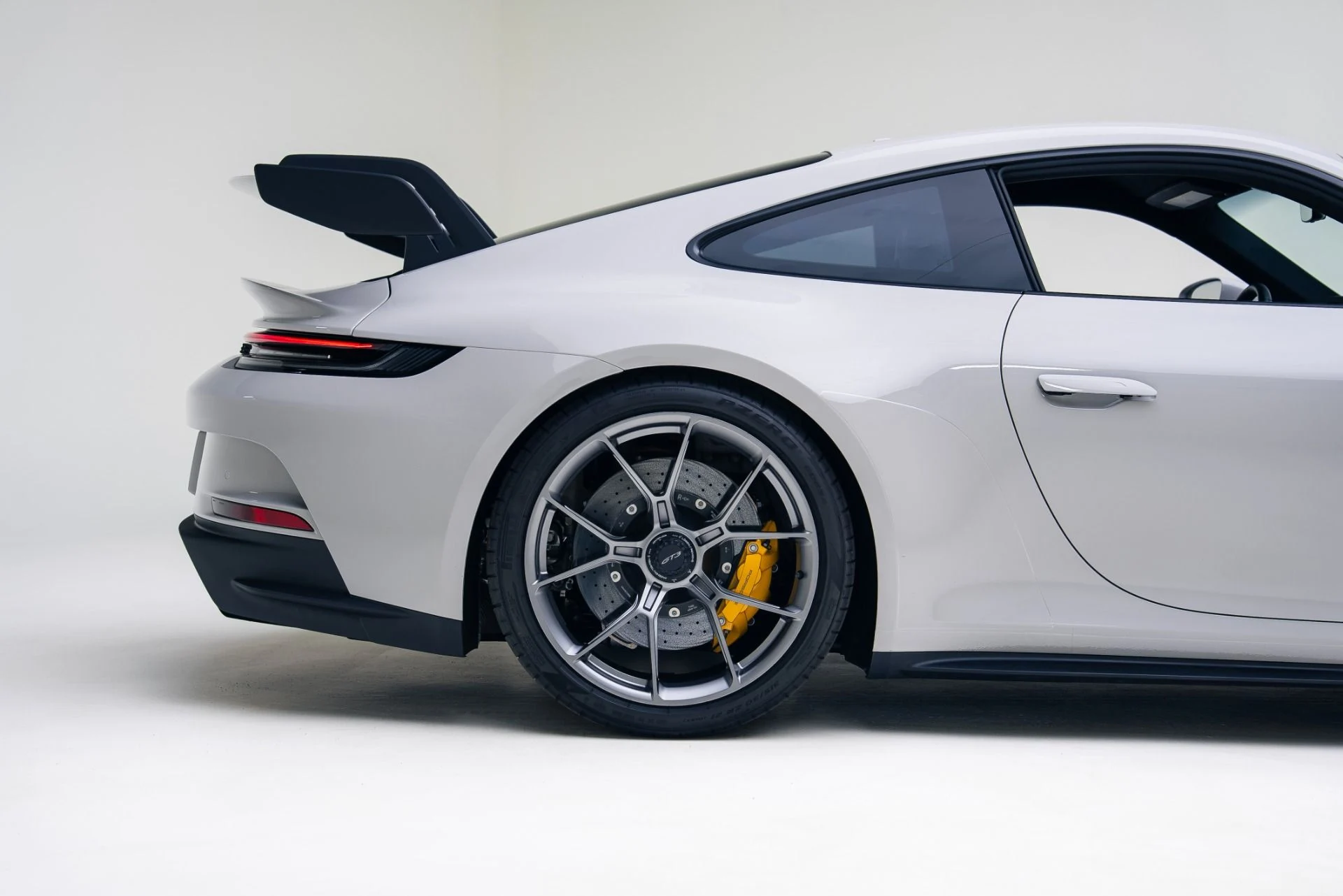 mph019_3769471851_Used_2024_Porsche_911_GT_3_1766184569_26f117ca2a