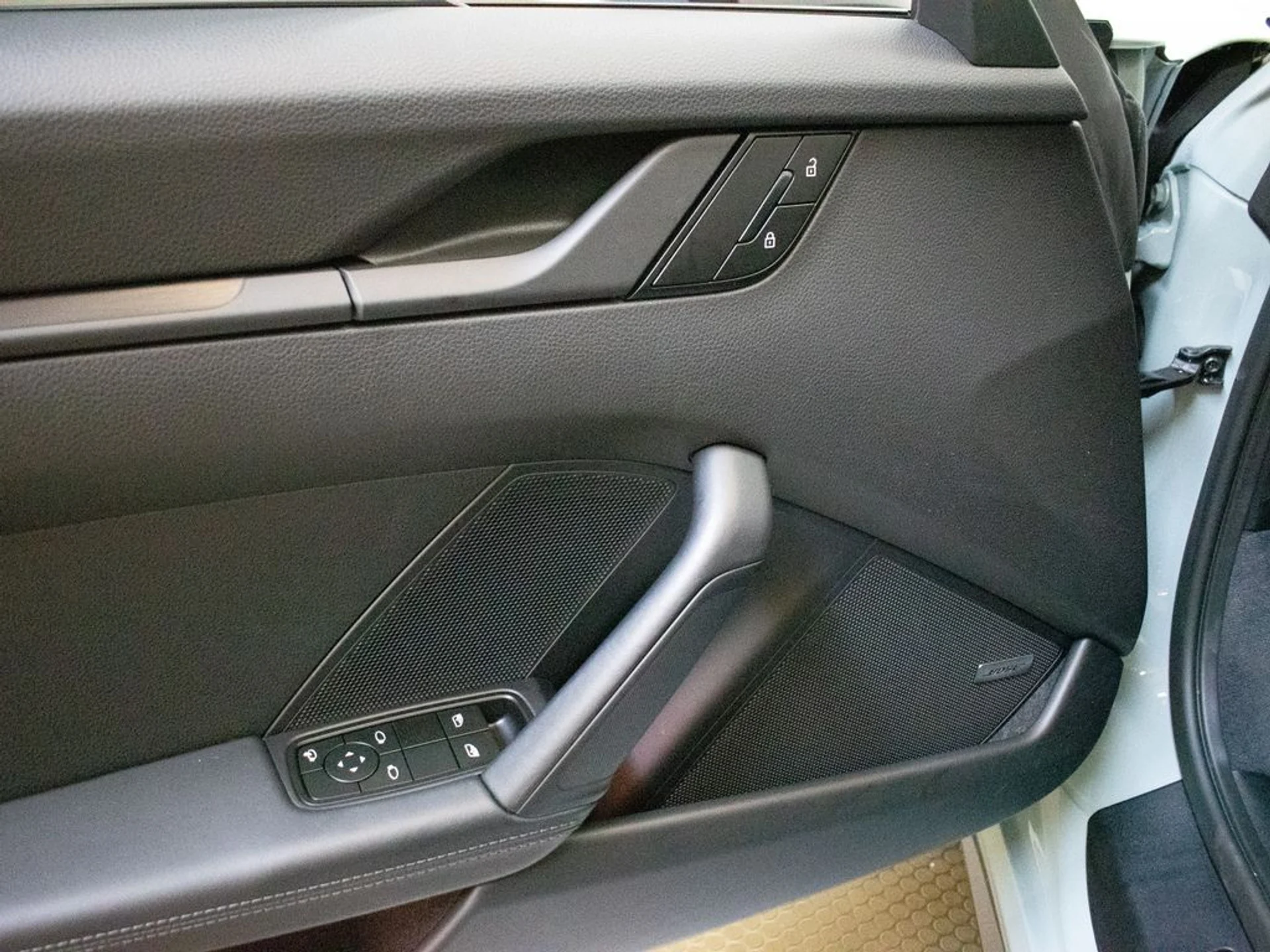 mph019_3771418060_5b8ce4b2a66d094a51e195f9879aff30x_e54345014e