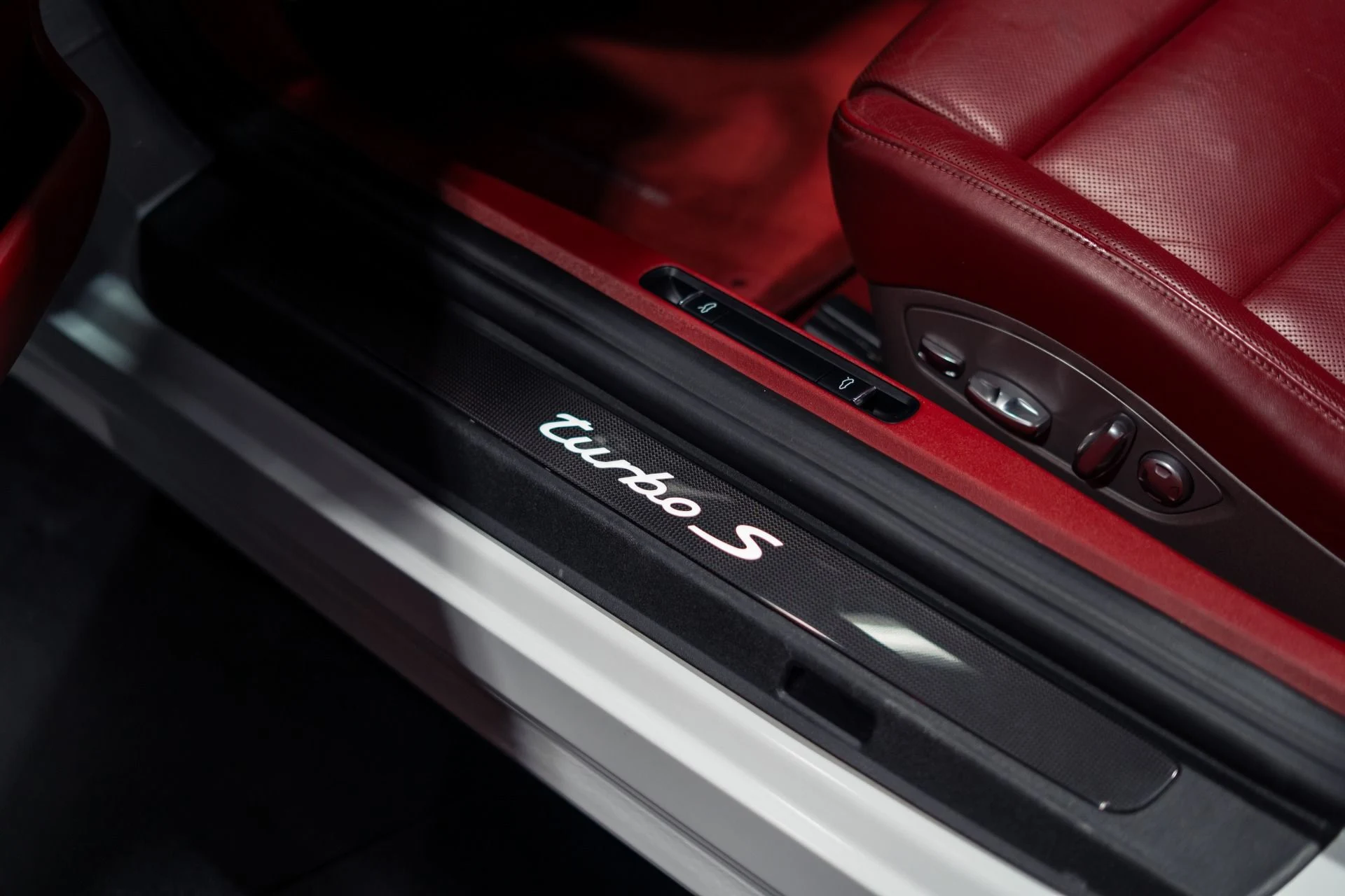 mph019_3771939701_Used_2017_Porsche_911_Turbo_S_Cabriolet_1783375481_6ad1490c5b