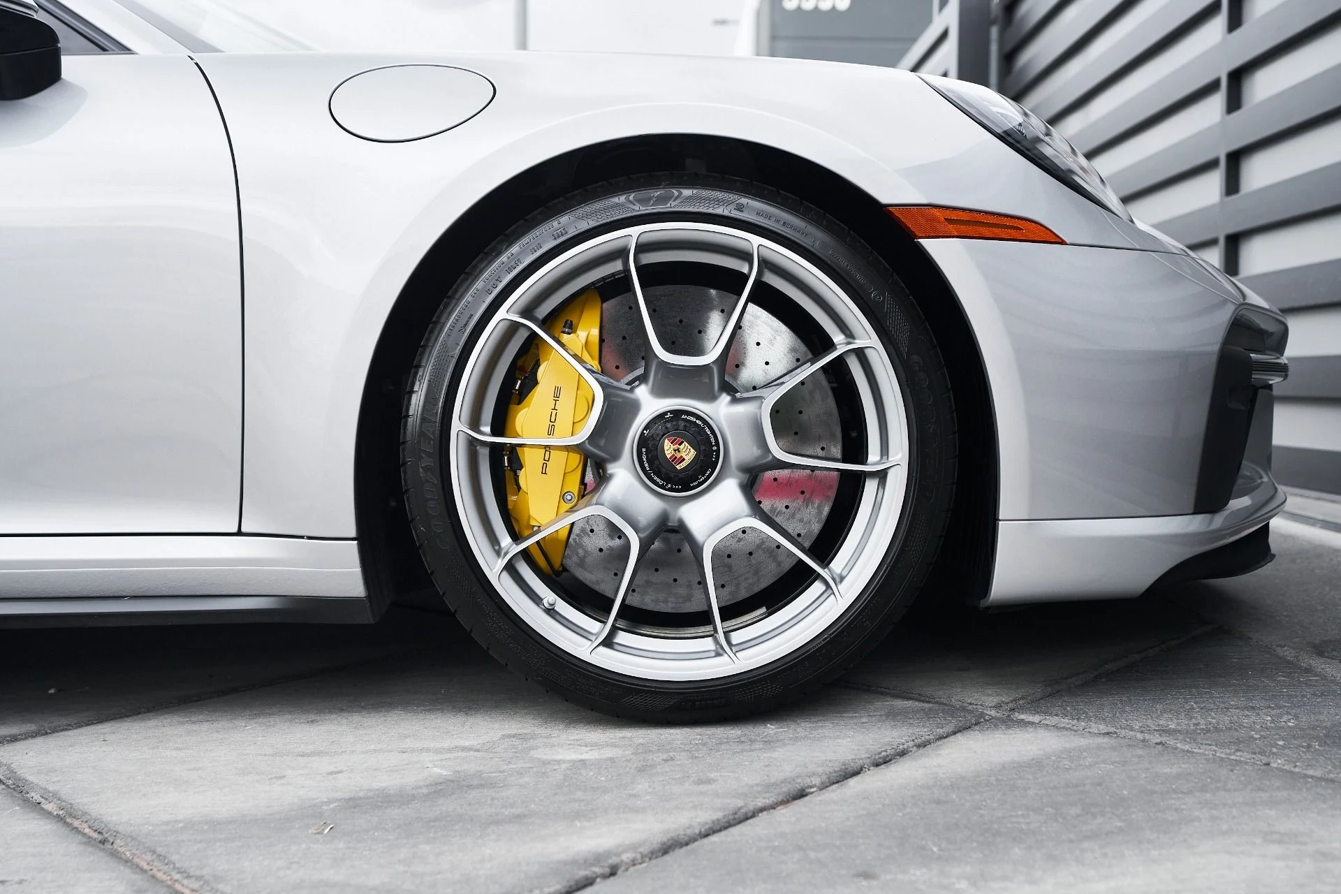 mph019_3783554132_Used_2021_Porsche_911_Turbo_S_1760042749_3aa64648c5
