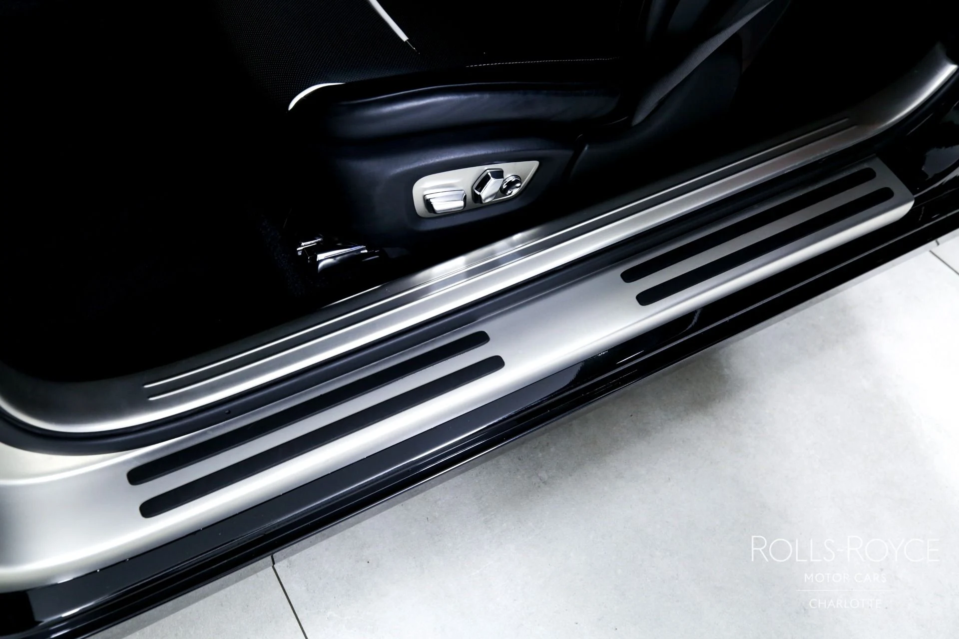 mph019_378928295_Used_2020_Rolls_Royce_Wraith_1742827332_b88b0c7c92