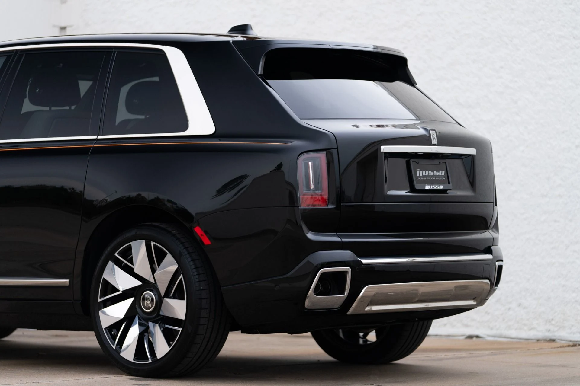 mph019_3798060163_Used_2026_Rolls_Royce_Cullinan_1765925177_5b2b64dcaf