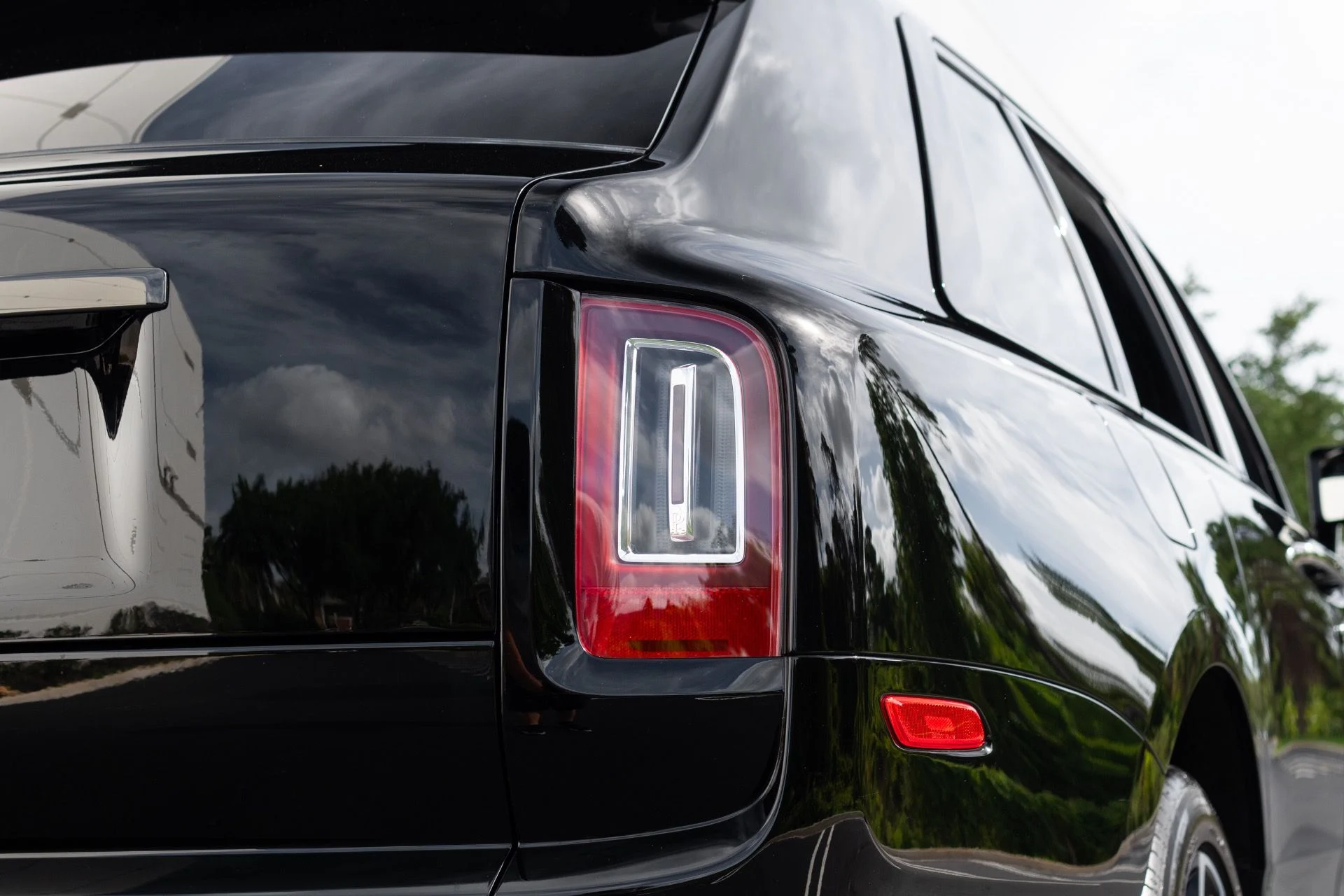 mph019_3803184706_Used_2022_Rolls_Royce_Black_Badge_Cullinan_1776130970_31199b7e2e