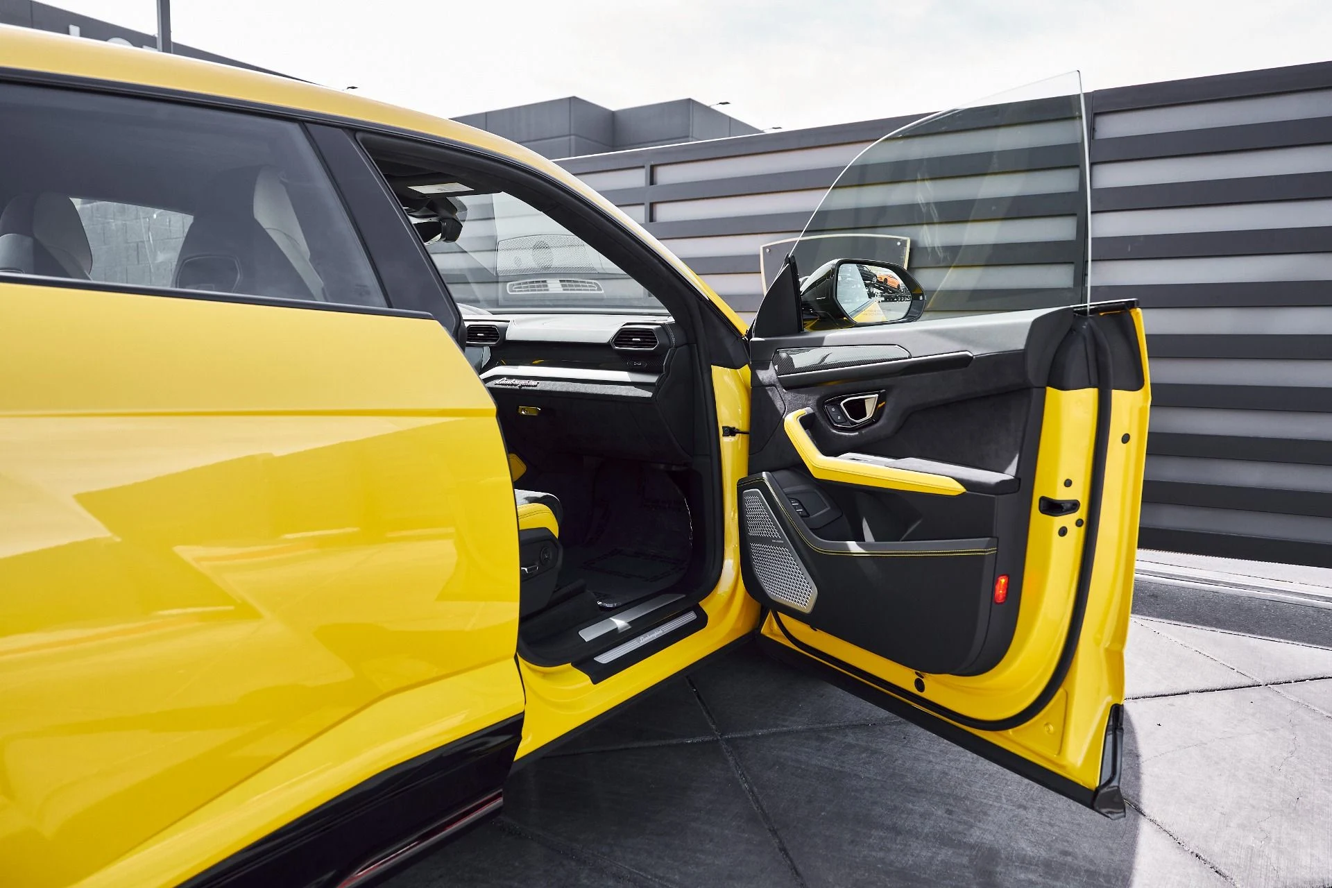 mph019_380489665_Used_2021_Lamborghini_Urus_Pearl_Capsule_1772843457_35828b8262