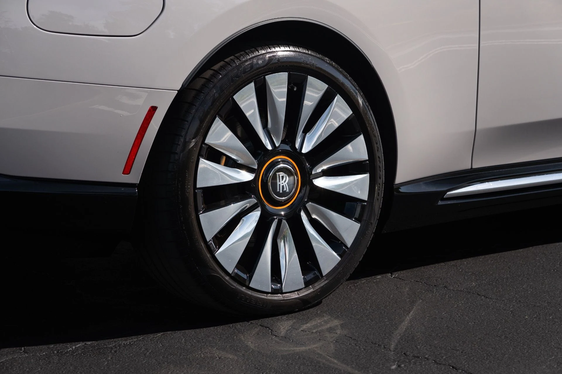 mph019_3845331076_Used_2024_Rolls_Royce_Spectre_1772250917_7653df16de