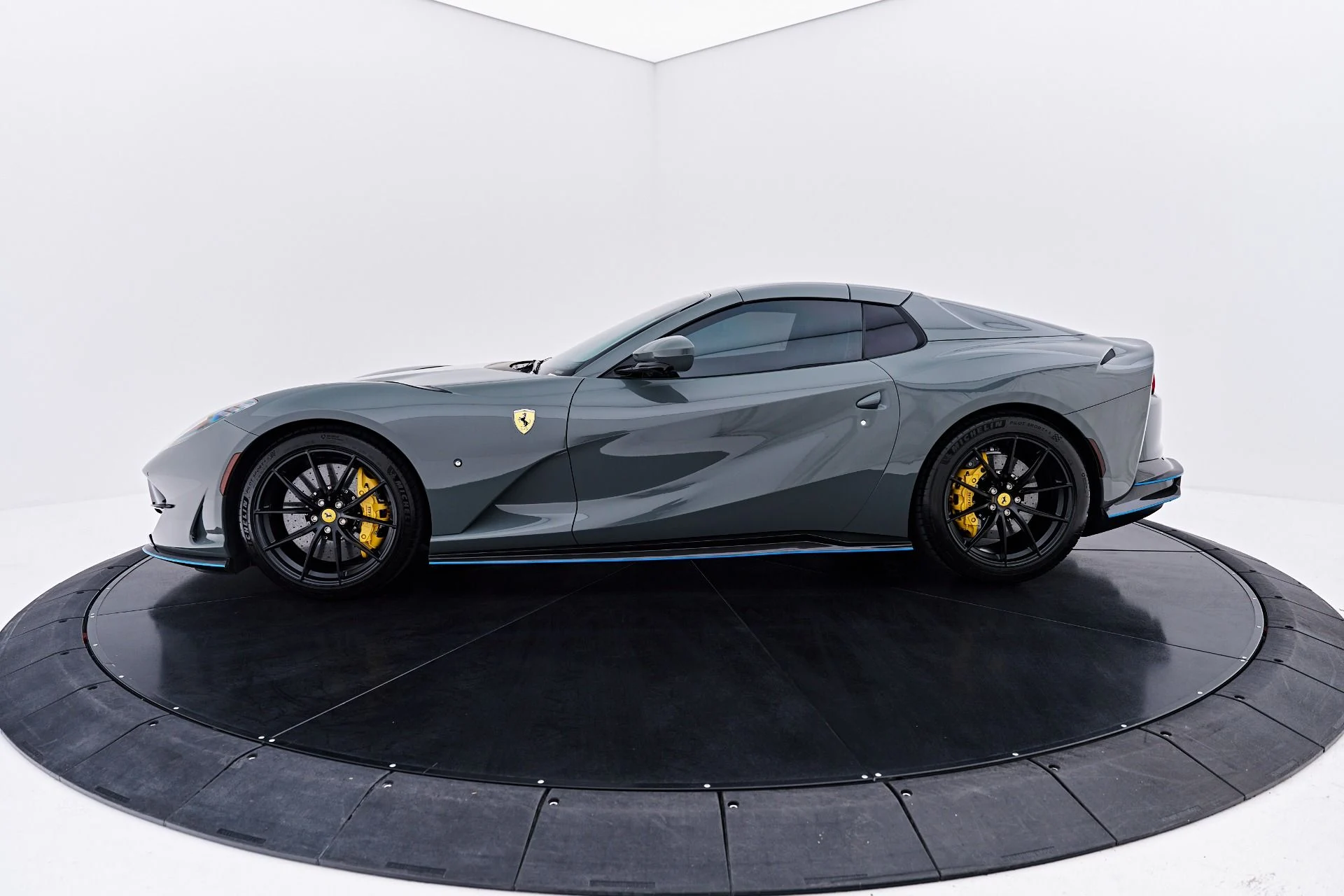 mph019_3849751692_Used_2023_Ferrari_812_GTS_Base_1785431349_c2eab3d033