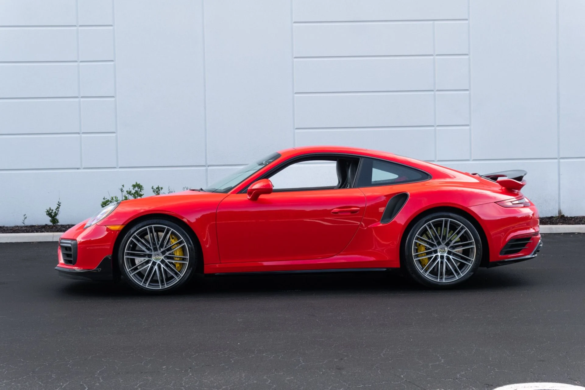 mph019_3855634629_Used_2019_Porsche_911_Turbo_S_1778703319_8f3f78da6c