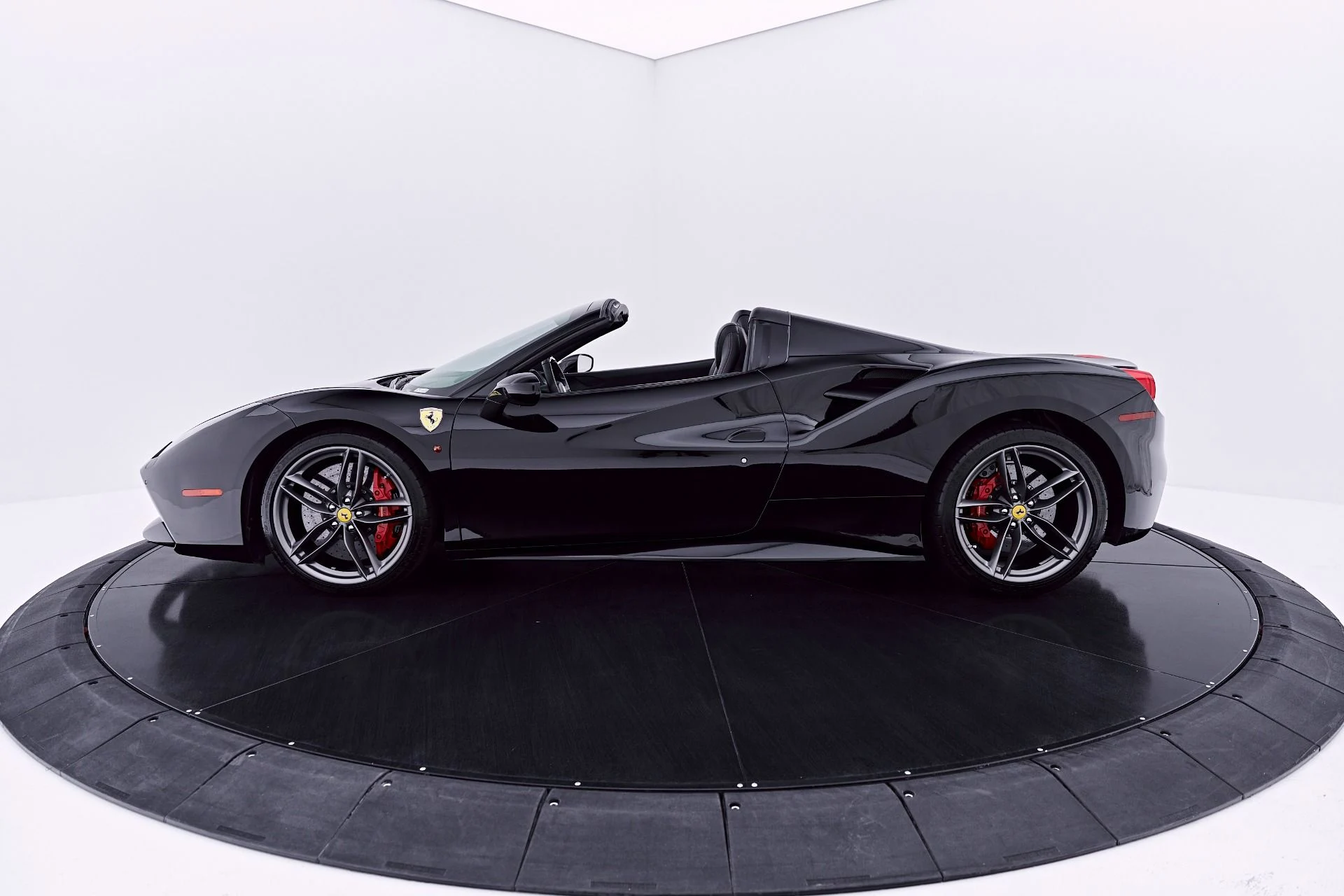 mph019_3857302390_Used_2018_Ferrari_488_Spider_Base_1782759819_296c3d4dfa