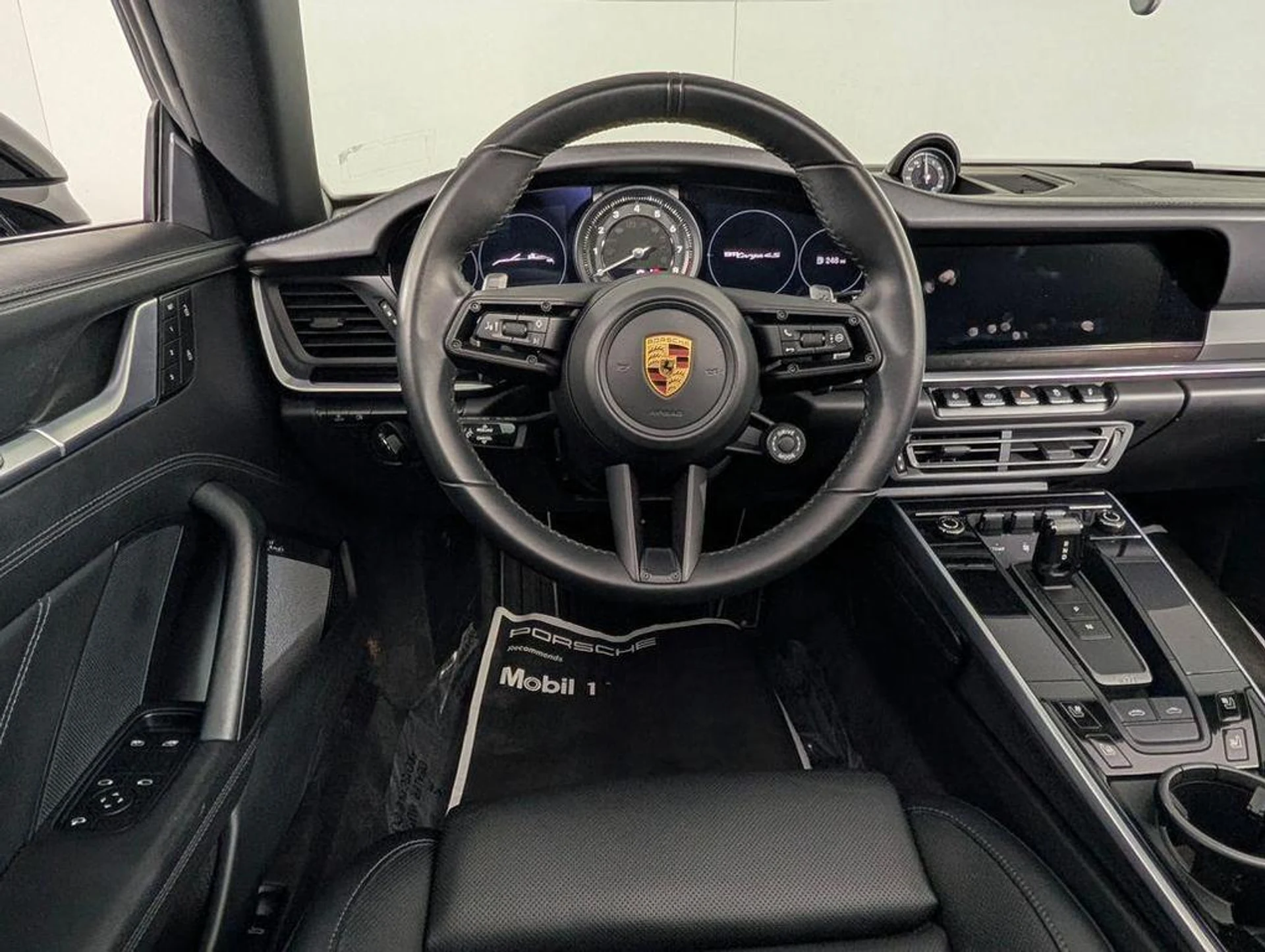 mph019_3860648156_st_Axdmz_U_Ezjgicit_YQ_0217_Iypuw_2e14ada6fb