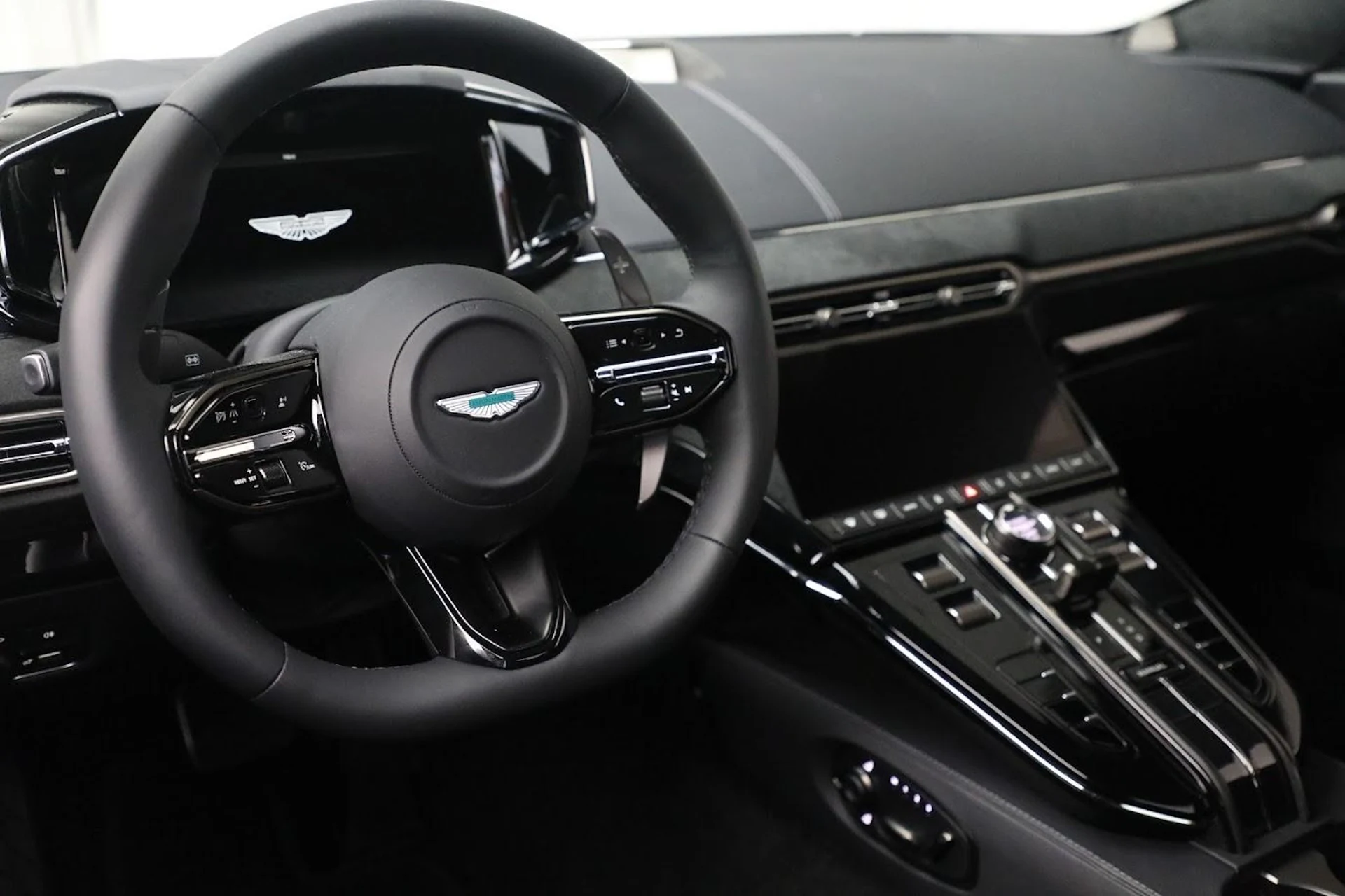 mph019_386544308_New_2025_Aston_Martin_Vantage_27fc67dee6