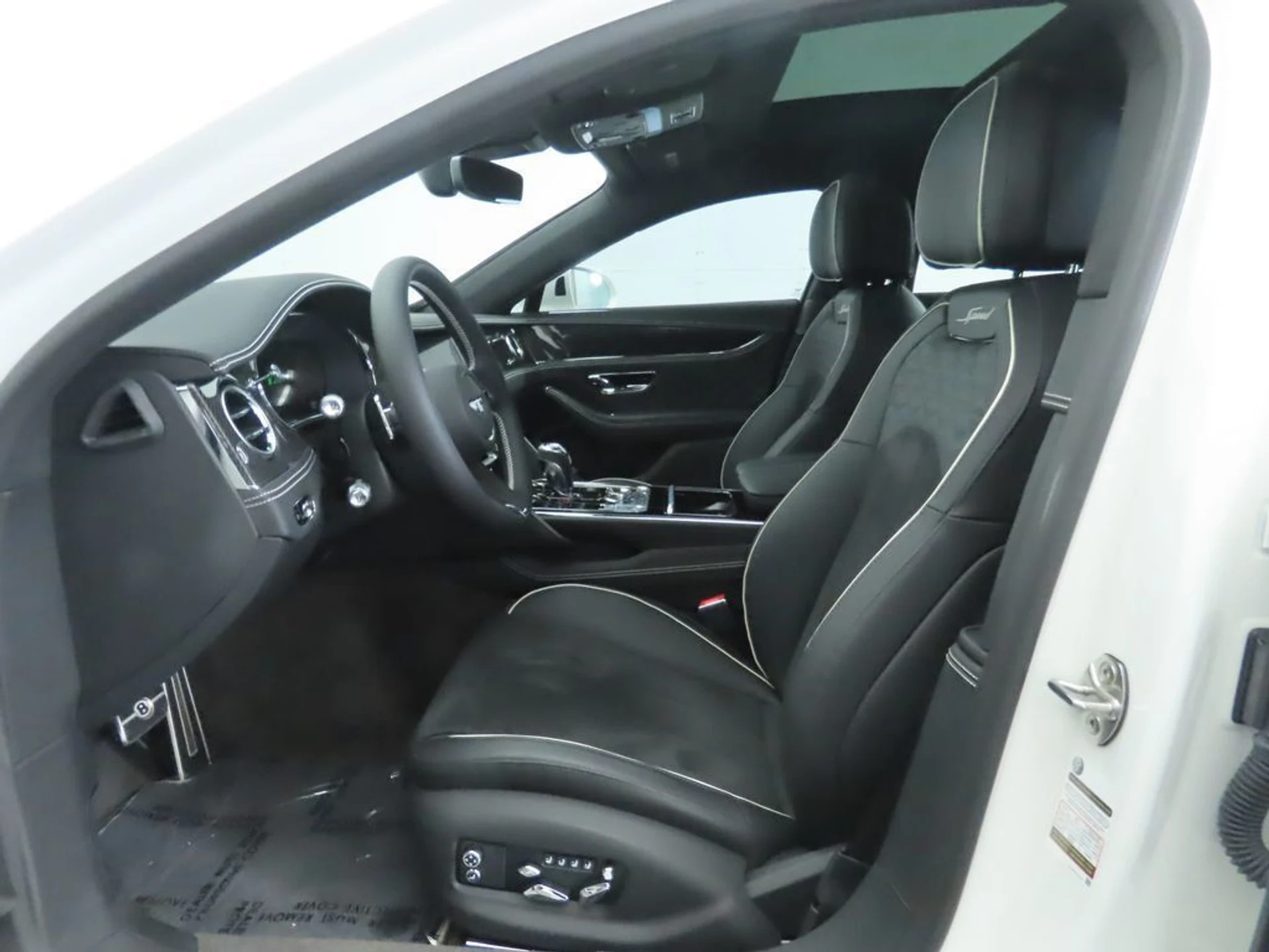 mph019_3869750333_used_2025_bentley_flying_spur_speedsedan_8119_22969403_20_1024_0fc417948f